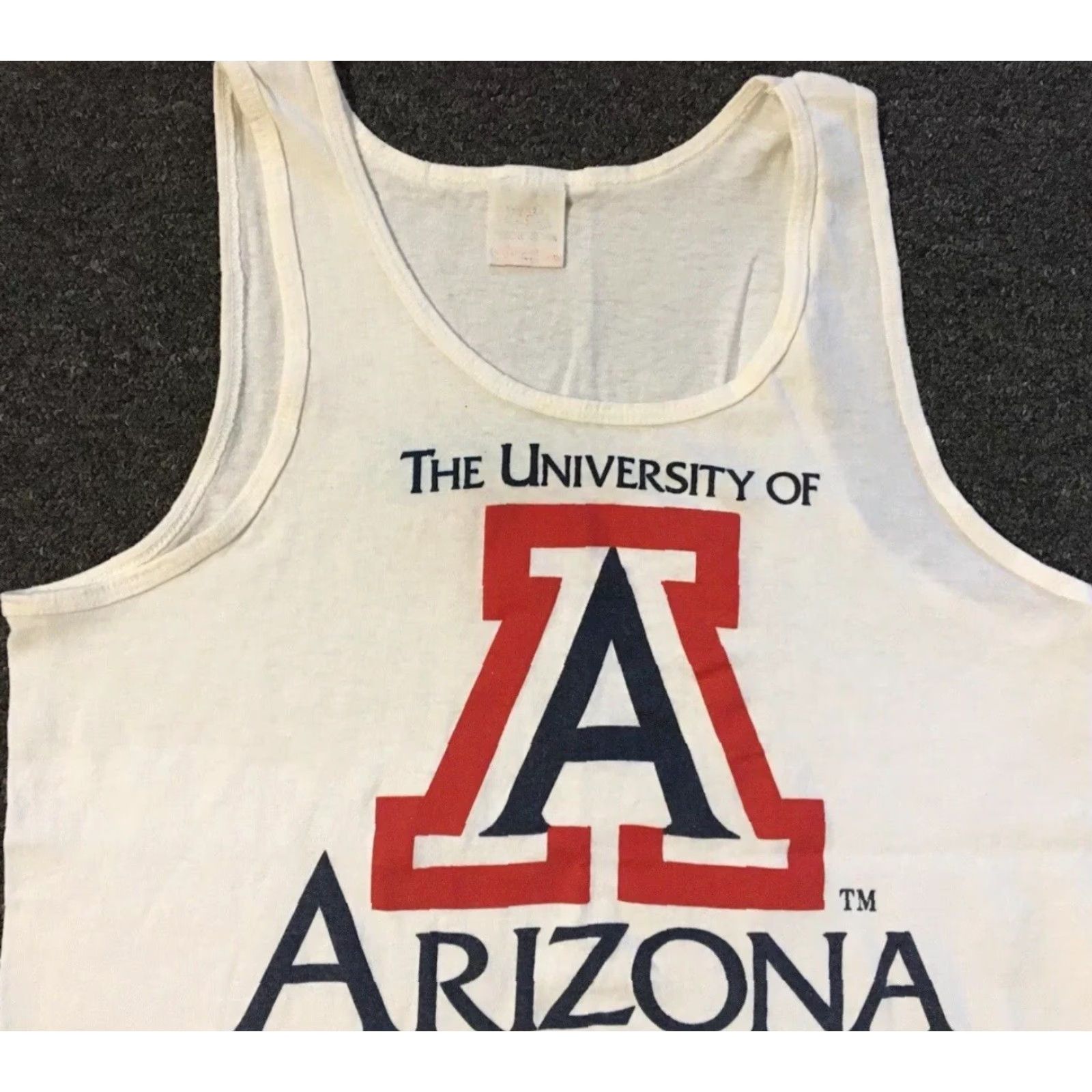 Vintage VINTAGE 80s University Of Arizona Faded Tank Top S Wildcats College Track Grunge 90s Shirt Men Small White Single Stitch USA University Tape? Size US S / EU 44-46 / 1 - 5 Thumbnail