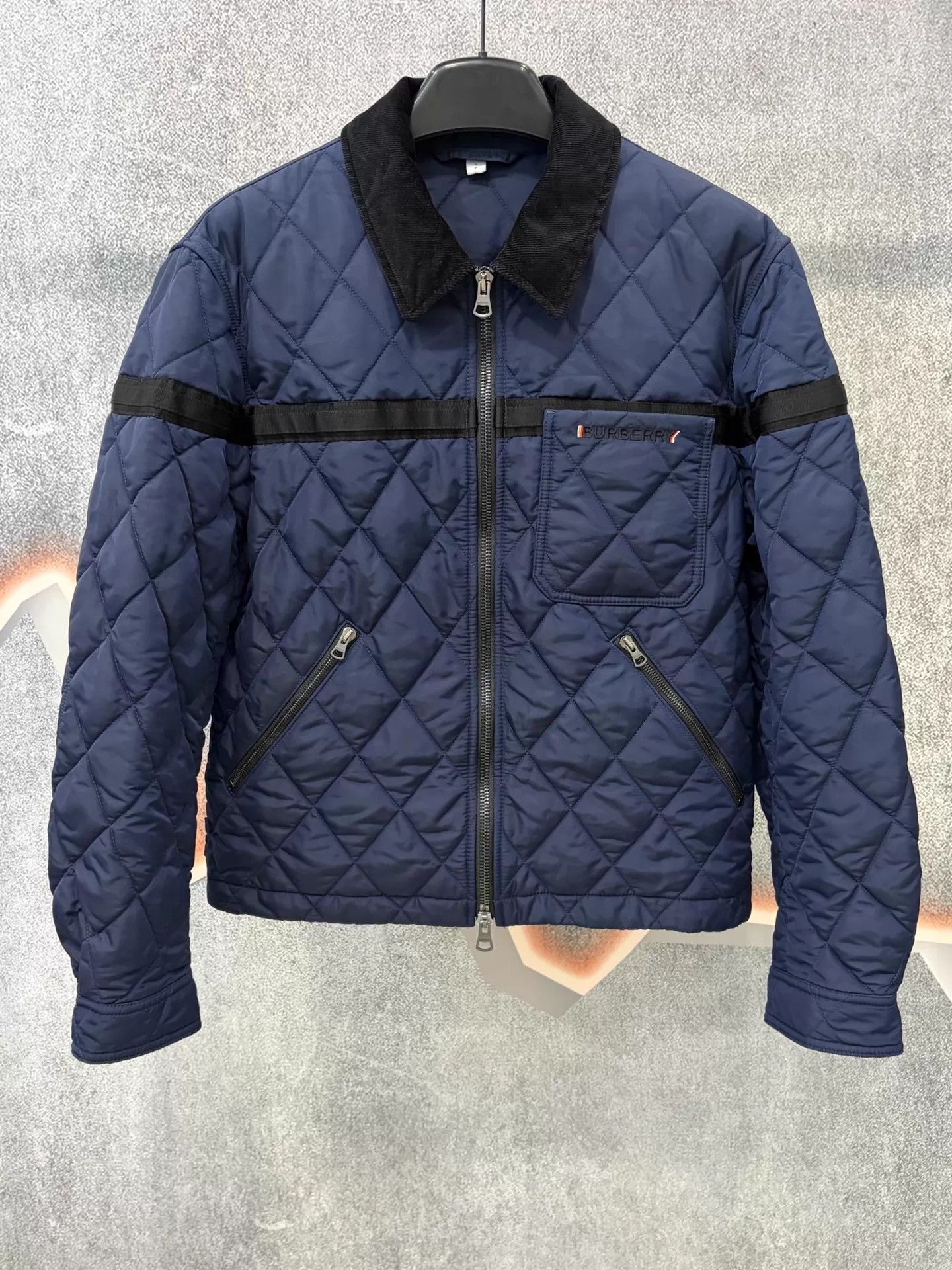 Burberry Burberry Men's Classic Navy Blue Down Jacket S (Near New) Size US S / EU 44-46 / 1 - 1 Thumbnail
