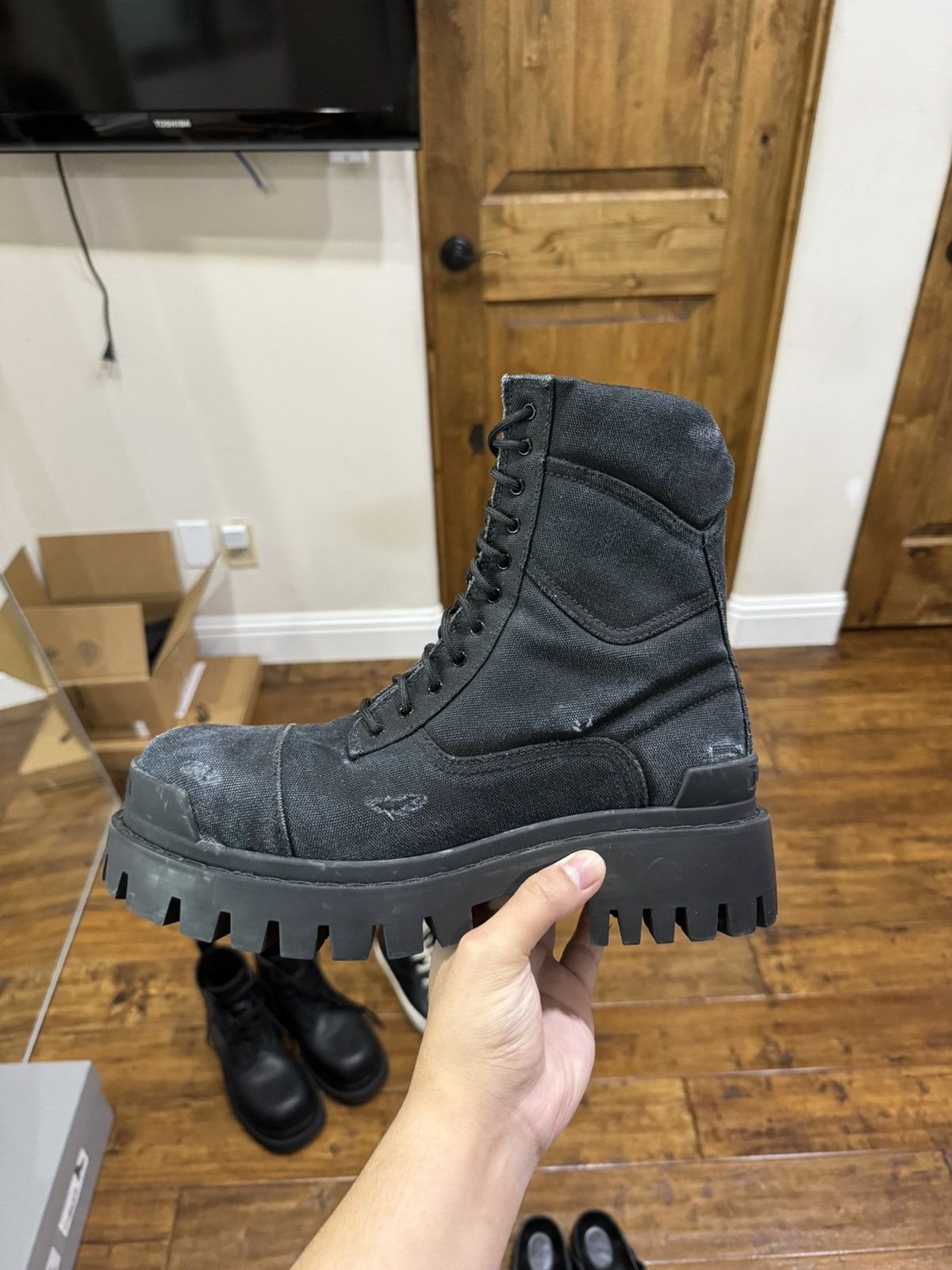 最新入荷 Balenciaga Balenciaga Combat Strike Boot Black Canvas 靴