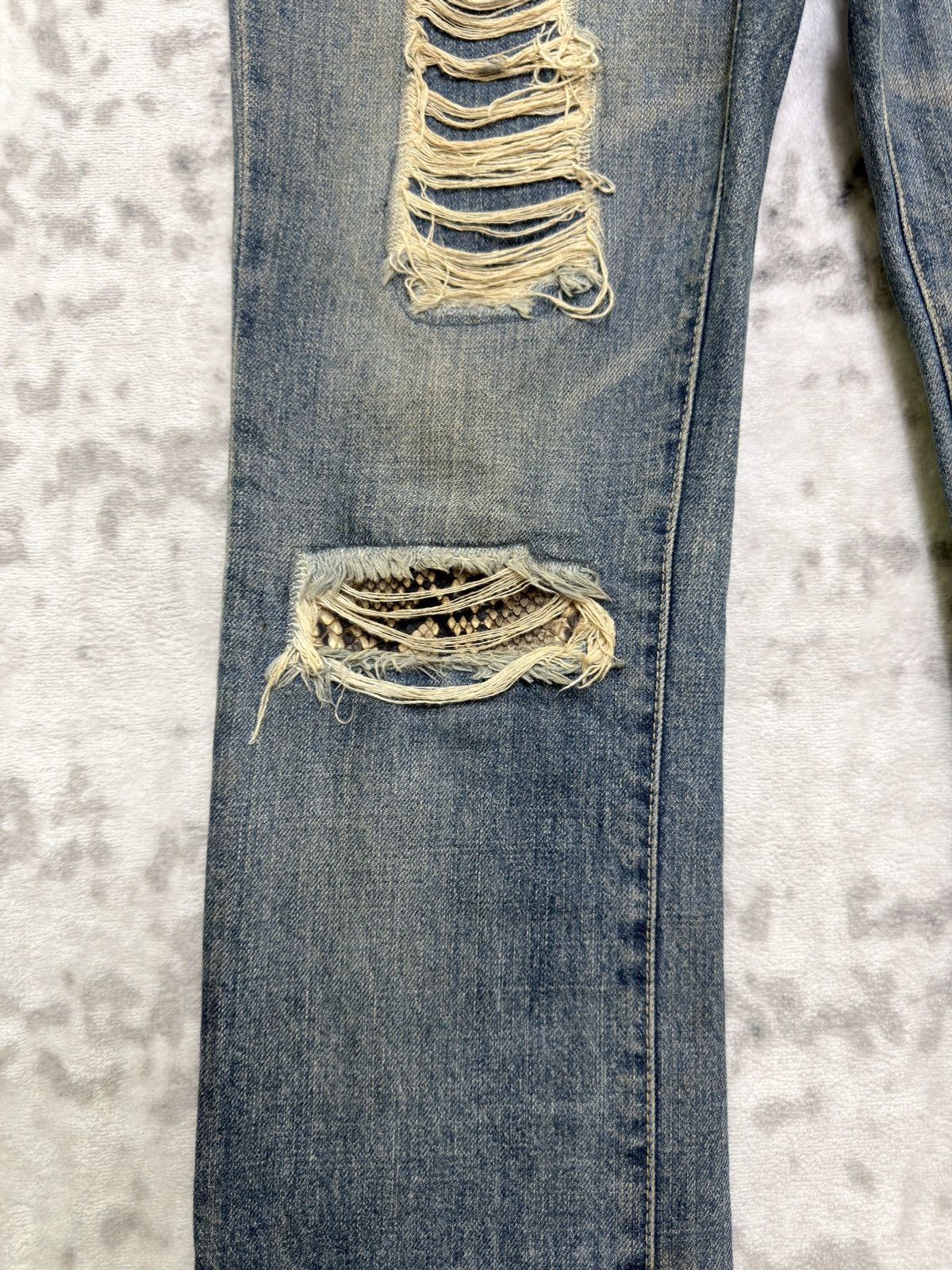 Schlussel Schlussel Distressed Snake Patch Y2K Grunge Denim Jeans Size US 29 - 9 Thumbnail