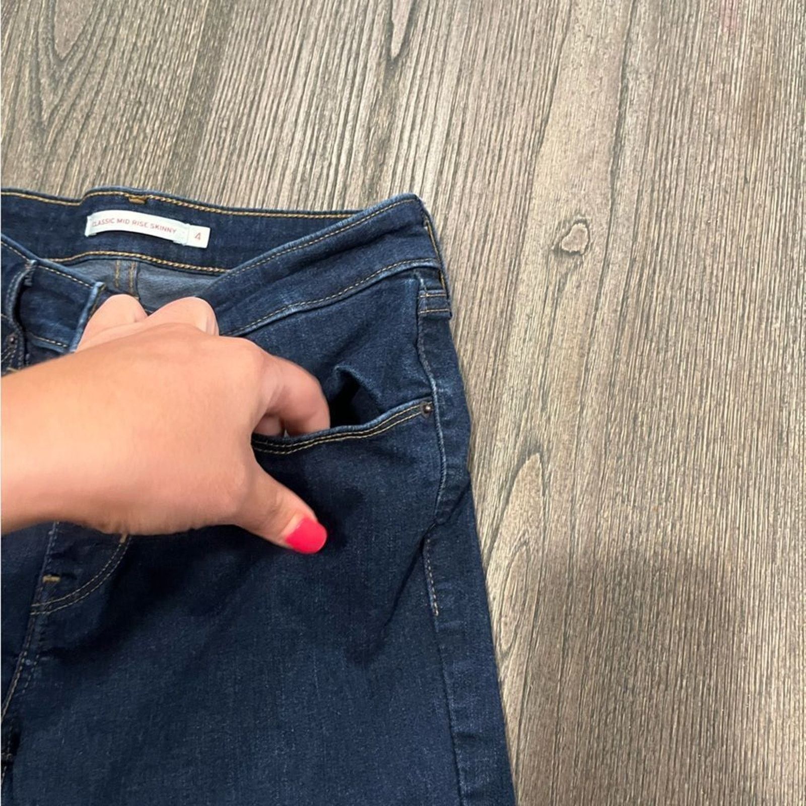 Levi's Levi's Mid-Rise Skinny Jeans Dark Wash Size 4 Size 27" / US 4 / IT 40 - 5 Thumbnail