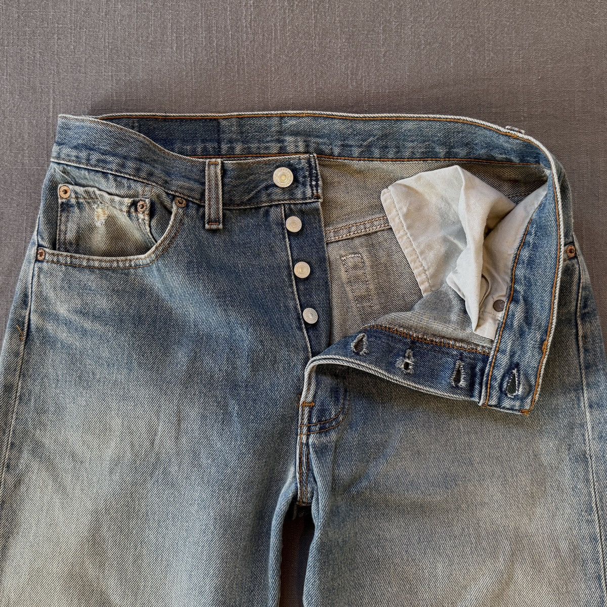 Levi's RARE 1980’s LEVIS 501 DISTRESSED Size US 31 - 4 Thumbnail