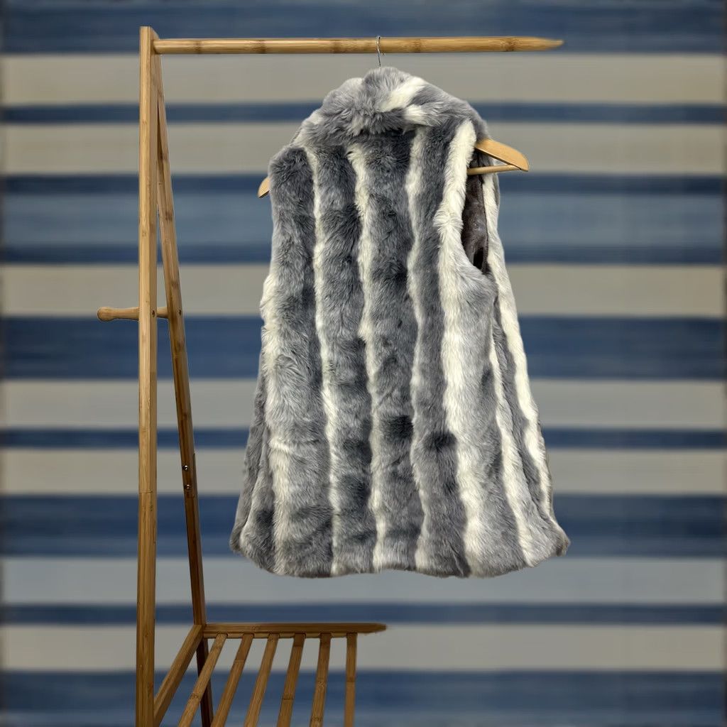 Soft Surroundings NWT Soft Surroundings Sweater Vest Size M Multicolor Faux Fur Vest Women's Knit Vest Size M / US 6-8 / IT 42-44 - 1 Thumbnail