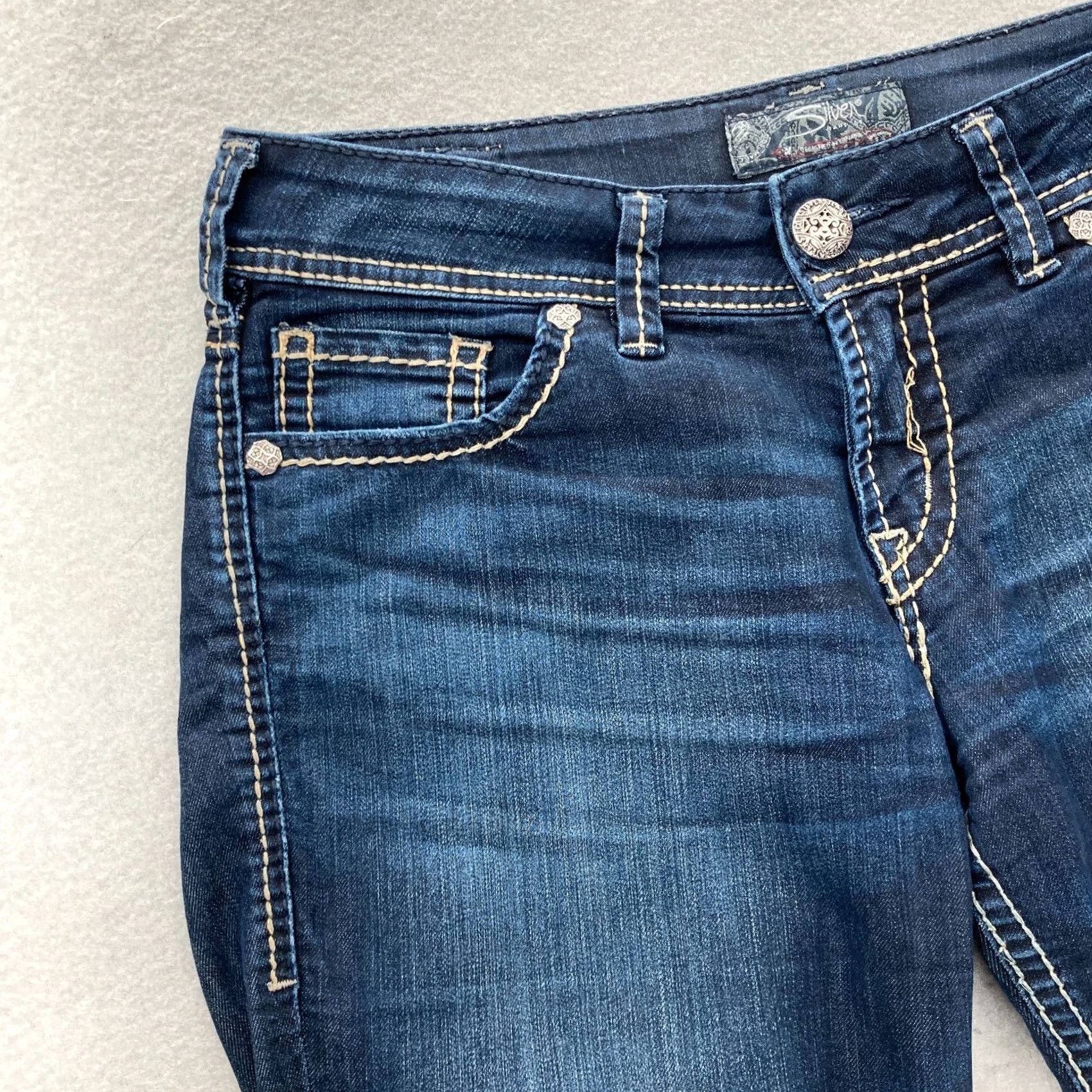 Silver Jeans Co. Silver Jeans Suki Capri Women's 29 Dark Wash Blue Stretch Denim Slim Leg Cropped Capri Jeans Junior? No, not junior. Size 29" - 3 Thumbnail