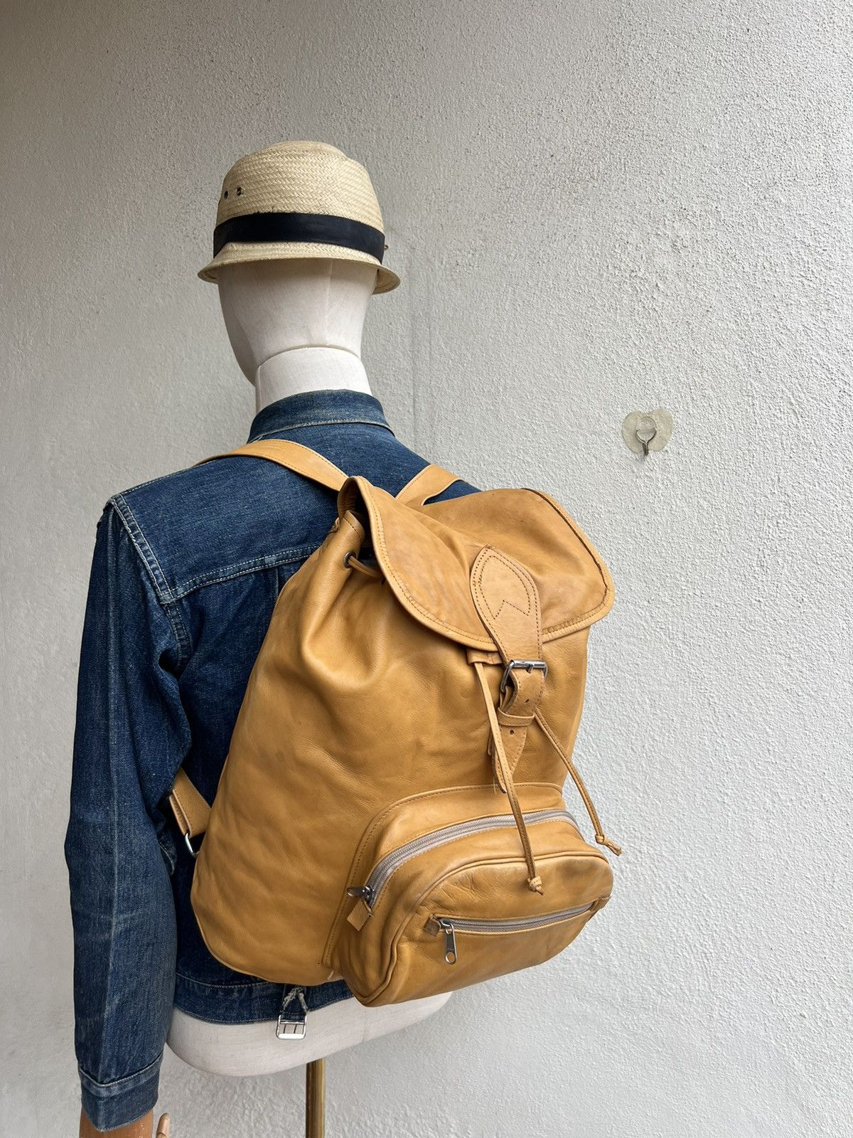 Leather Vintage Unknown Japan Brand Patina Leather Backpack Bag Size ONE SIZE - 1 Thumbnail