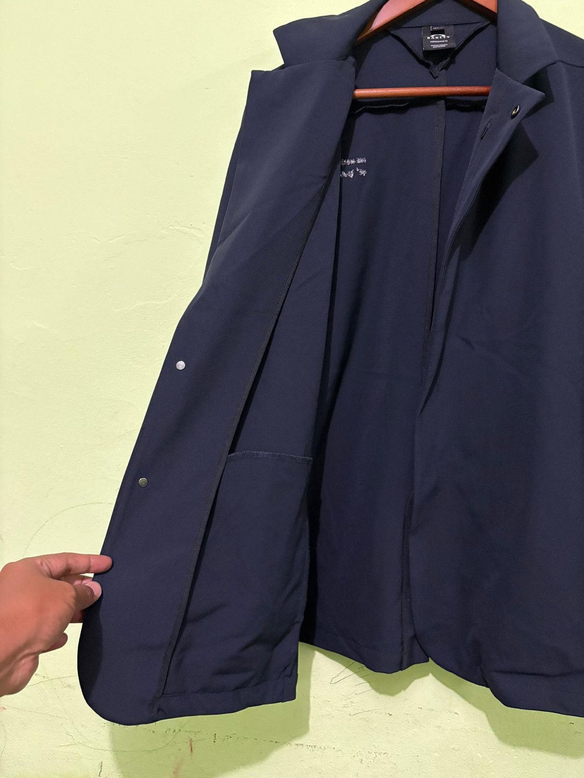 Oakley VTG Oakley Light Jacket Design The World Is Always Involving Size US L / EU 52-54 / 3 - 4 Thumbnail
