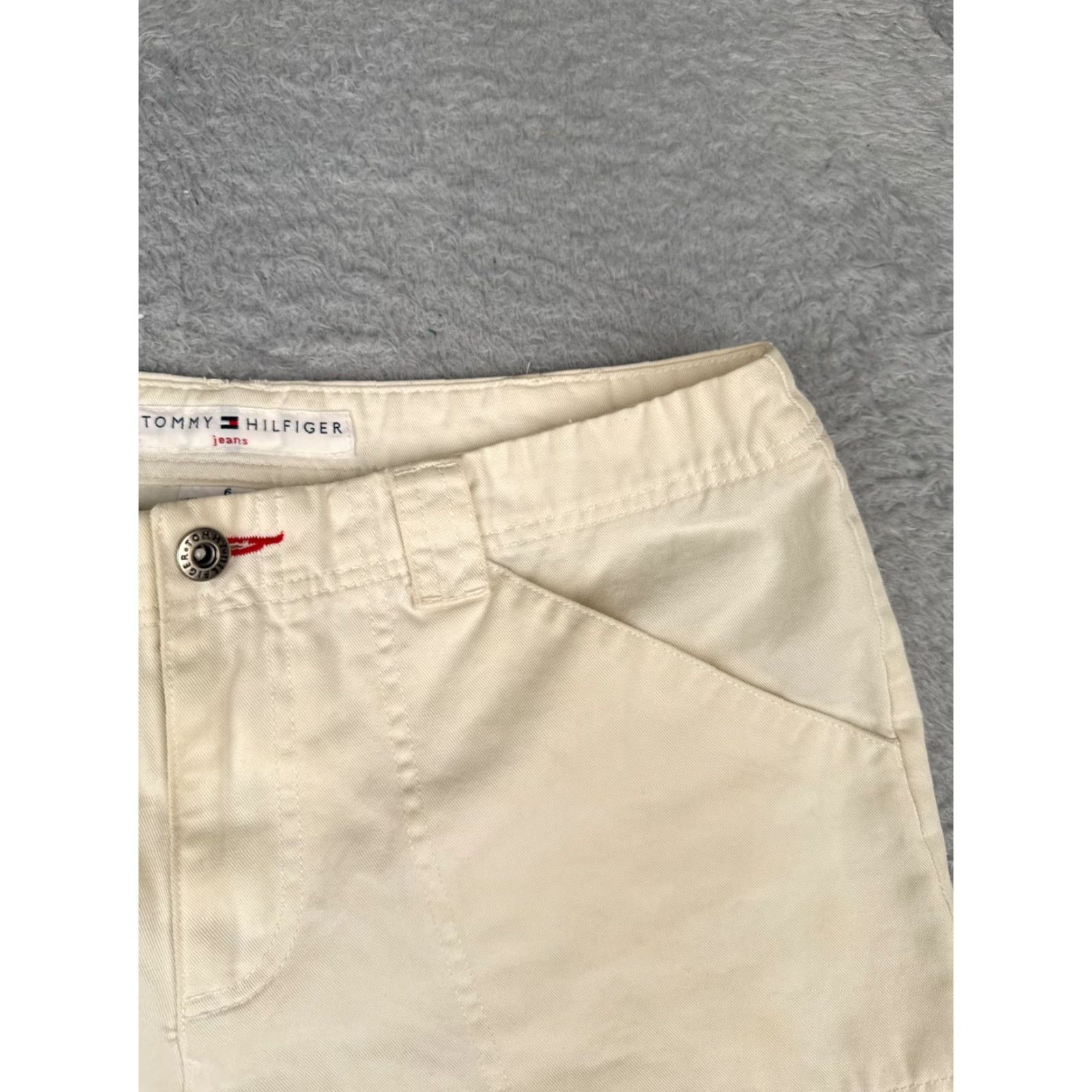 Tommy Hilfiger Tommy Hilfiger White Denim Shorts Womens Size 6 Activewear Casual Zip Fly Pockets Regular Fit Size 28" / US 6 / IT 42 - 5 Thumbnail