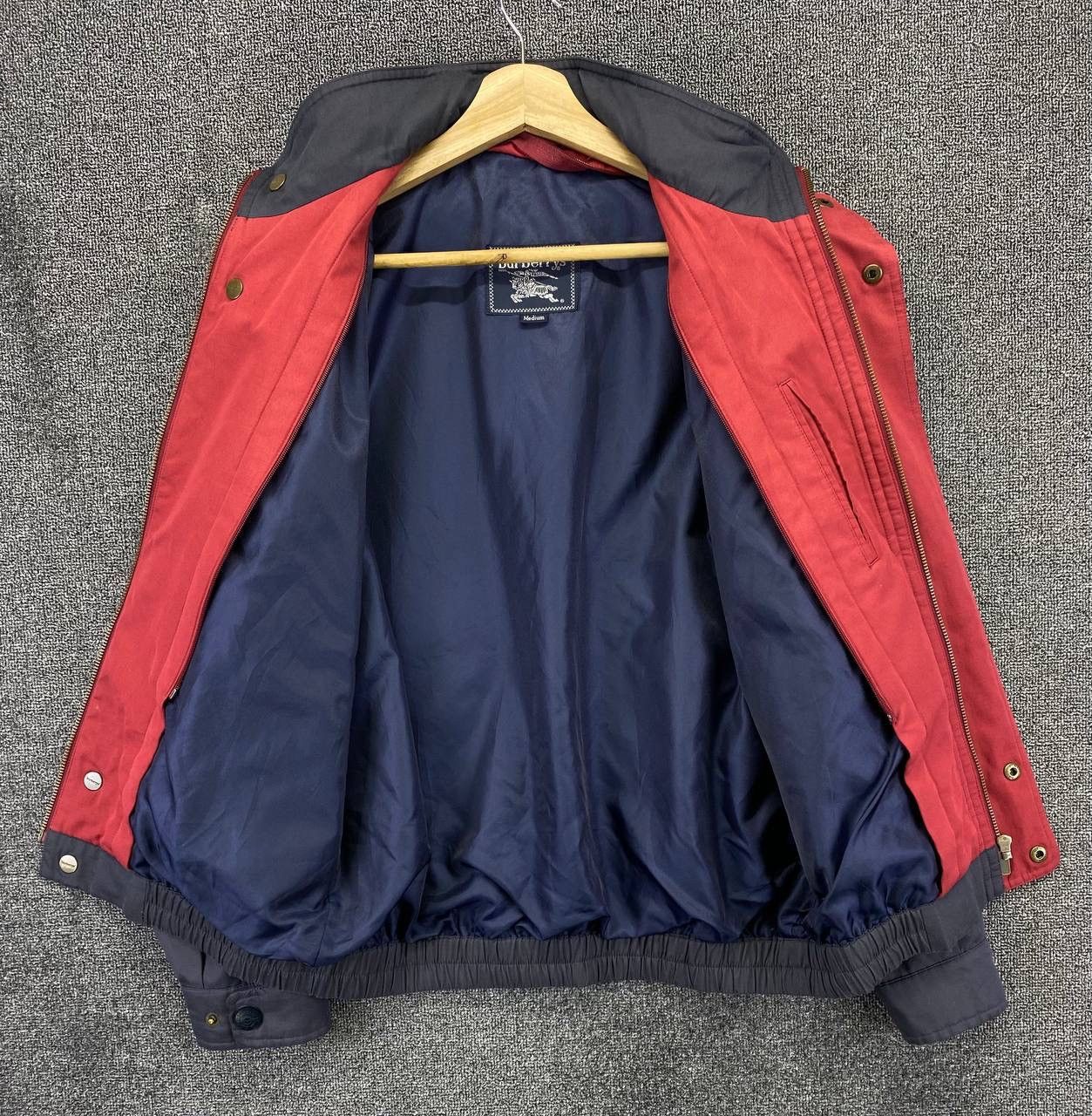 Burberry Vintage Burberry Sports Hidden Hooded Zip Up Jacket Size US M / EU 48-50 / 2 - 15 Thumbnail