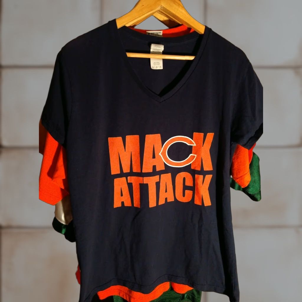 Gildan VINTAGE Chicago Bears Khalil Mack Attack Ladies XL T-shirt V-neck Blue 100% Cotton Gildan Short Sleeve Women’s Shirt Size XL / US 12-14 / IT 48-50 - 1 Thumbnail