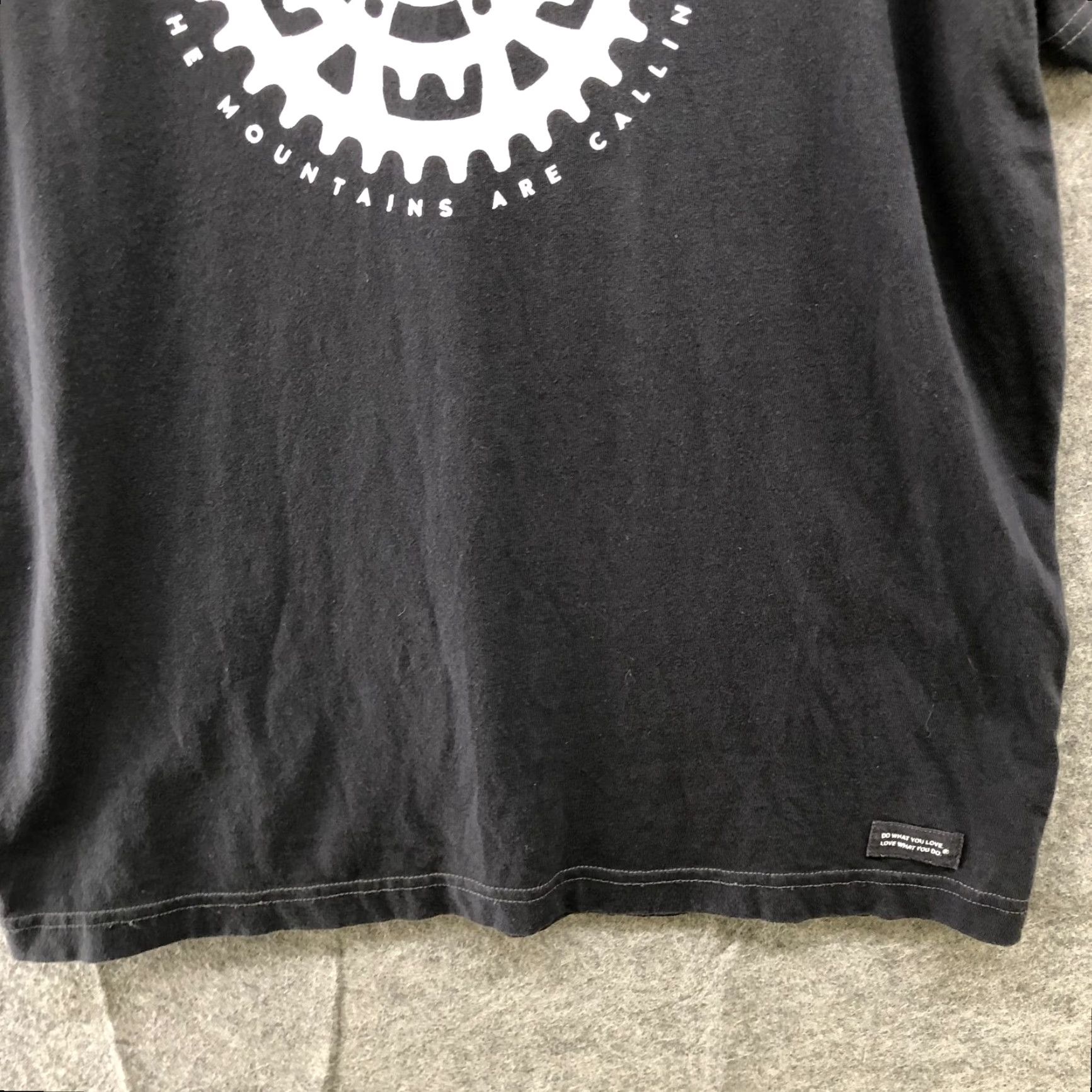Life is Good Life Is Good Crusher Tee Mens M Mountains Are Calling Graphic Outdoor Hiking Shirt Mens M Gray Size US M / EU 48-50 / 2 - 4 Thumbnail