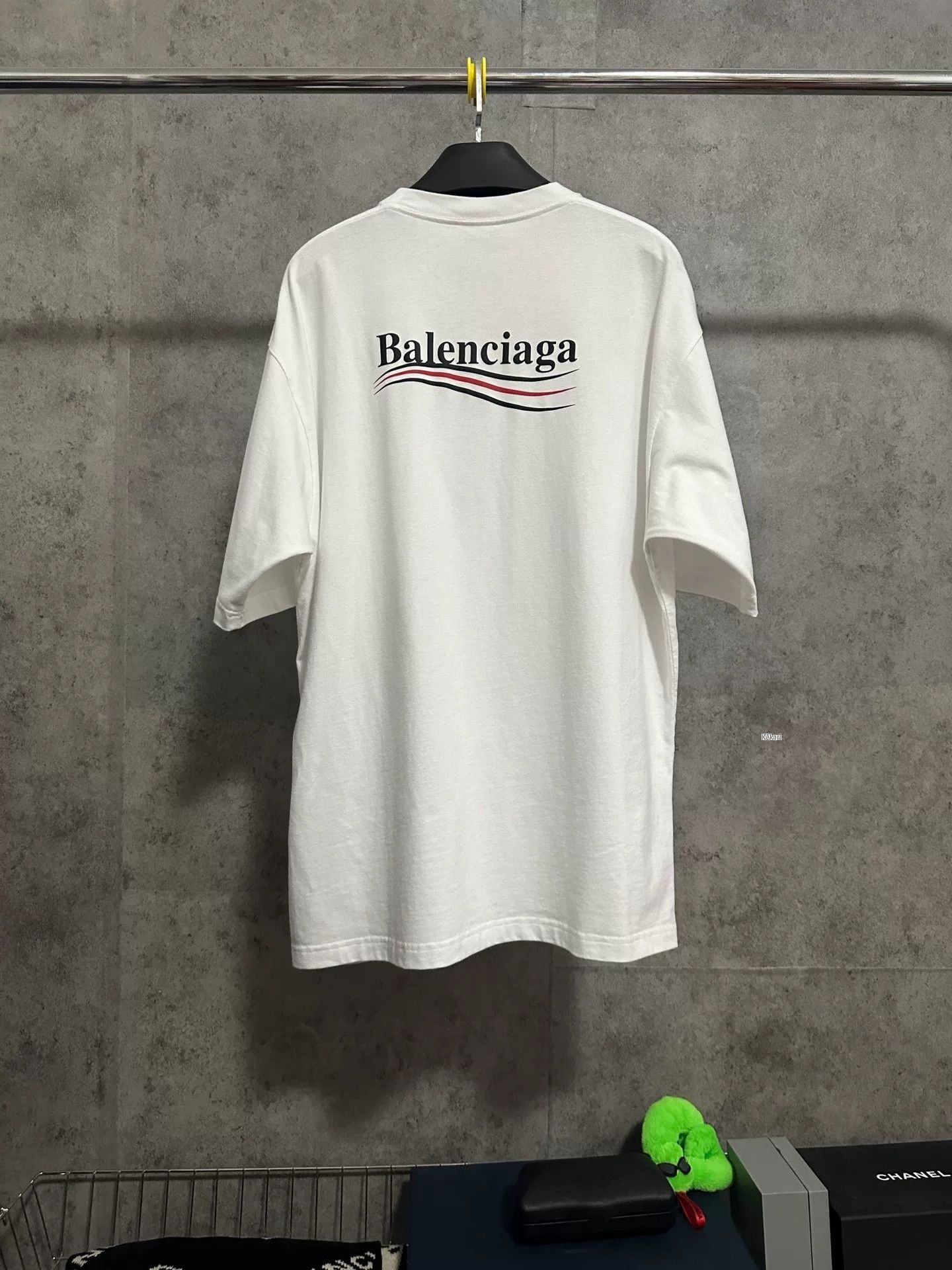 Balenciaga Balenciaga Short-Sleeve Coke Wave Logo T-Shirt Size US S / EU 44-46 / 1 - 4 Thumbnail