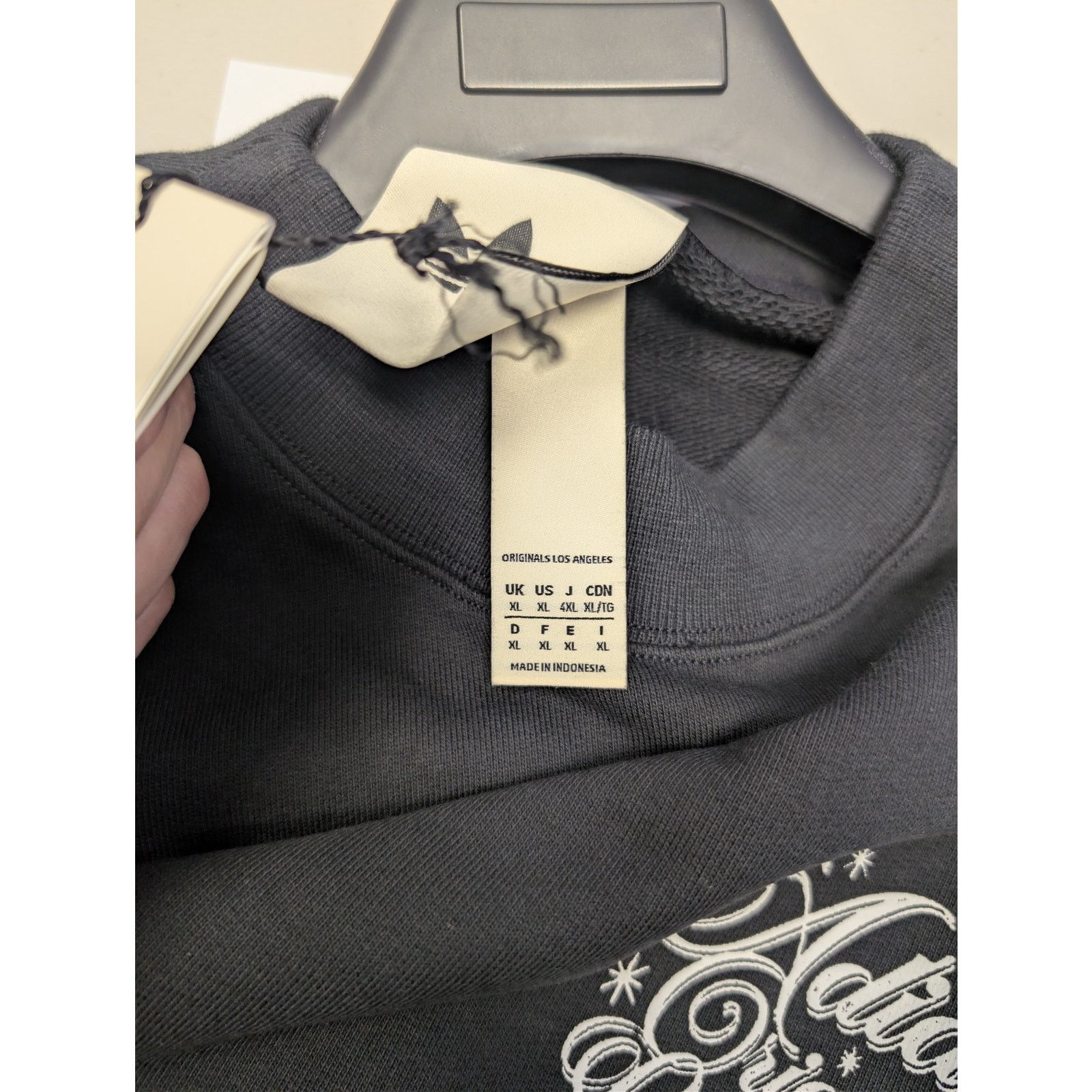 Adidas o1rshd1 Santa Monica Crewneck Sweatshirt in Black / White Size US XL / EU 56 / 4 - 22 Thumbnail