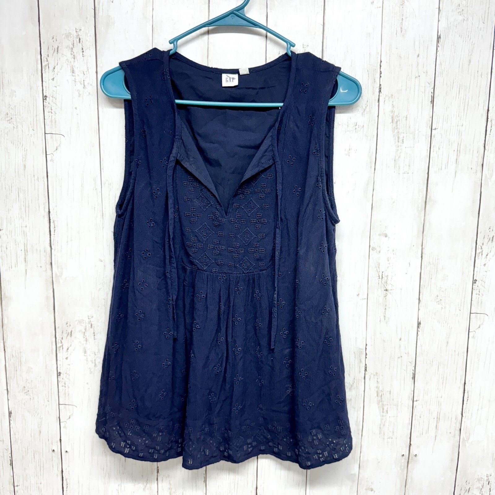 Gap Gap Shirt SM Tie-Front Splitneck Top Lace Trim Lasercut Navy Size S / US 4 / IT 40 - 1 Thumbnail