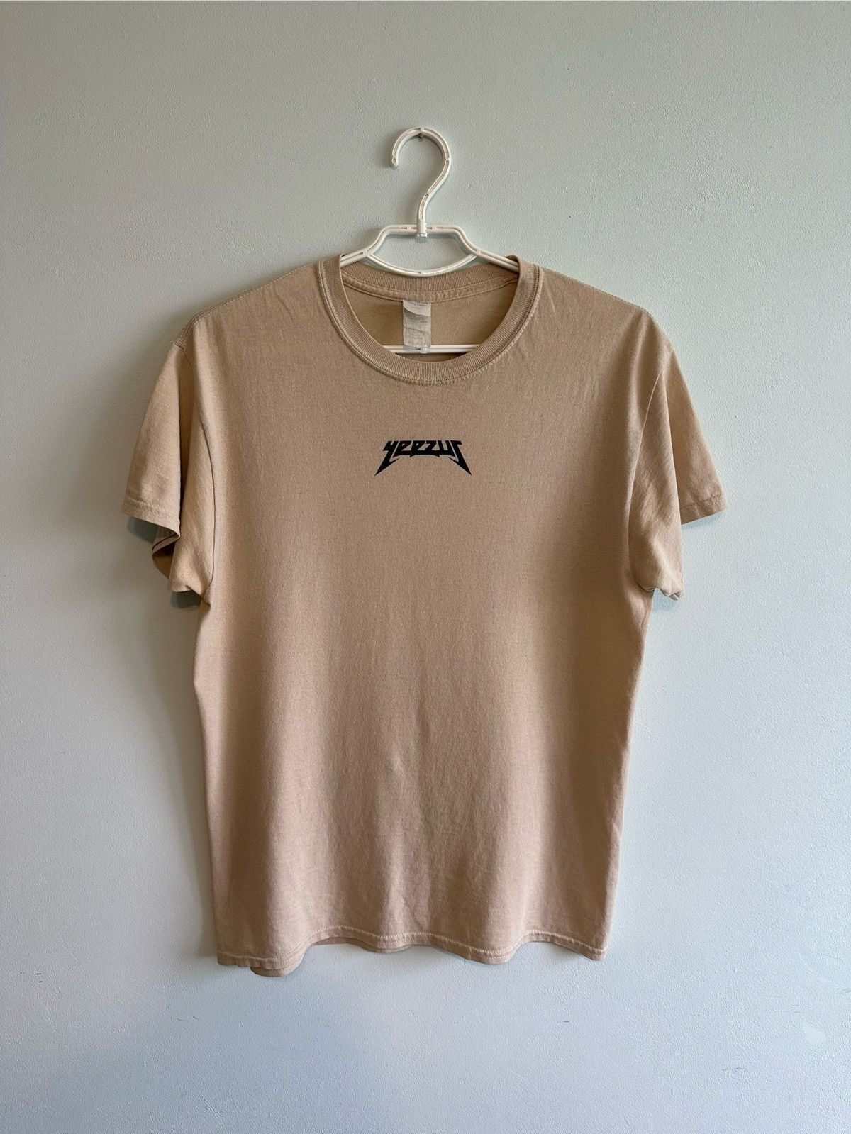 Gildan UNRELEASED Kanye West Yeezus How to Beat The Devil T-shirt Size US L / EU 52-54 / 3 - 3 Thumbnail