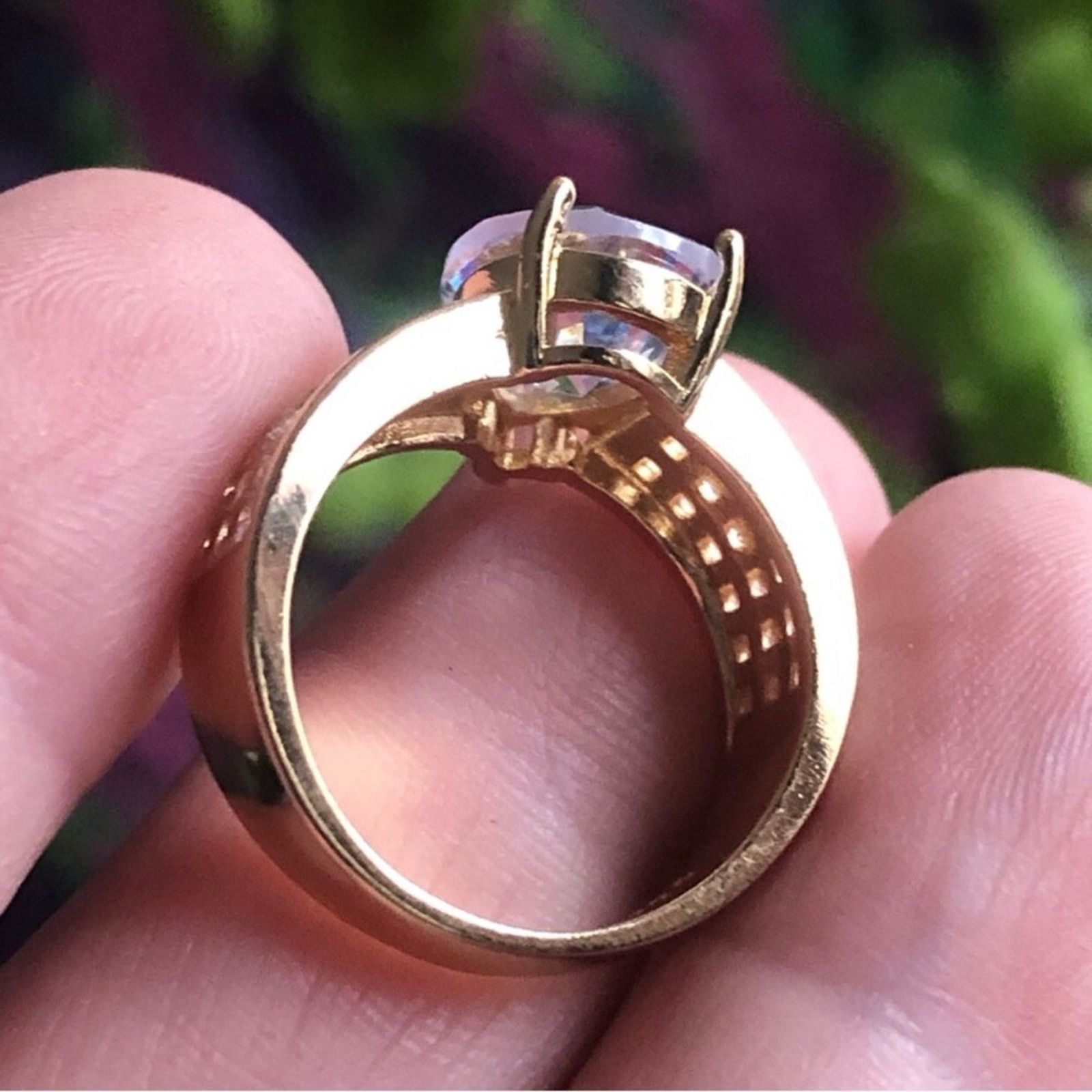 Jewelry Women’s teardrop cubic zirconia 18kt gold ring 7 NIB Size ONE SIZE - 7 Thumbnail