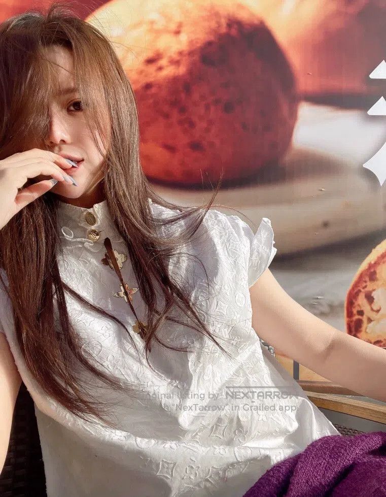 Louis Vuitton Louis Vuitton White cotton logo jacquard full print collar Size S / US 4 / IT 40 - 9 Thumbnail