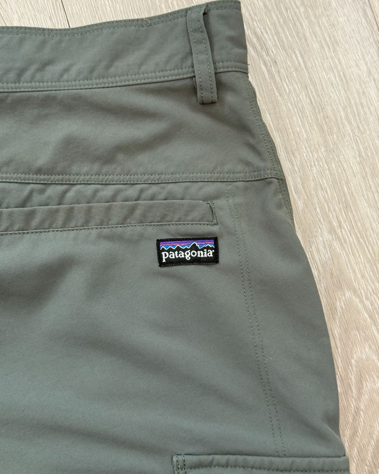 Patagonia Patagonia Men's Green Nylon Cargo Shorts - Size 39 Size US 39 - 4 Thumbnail