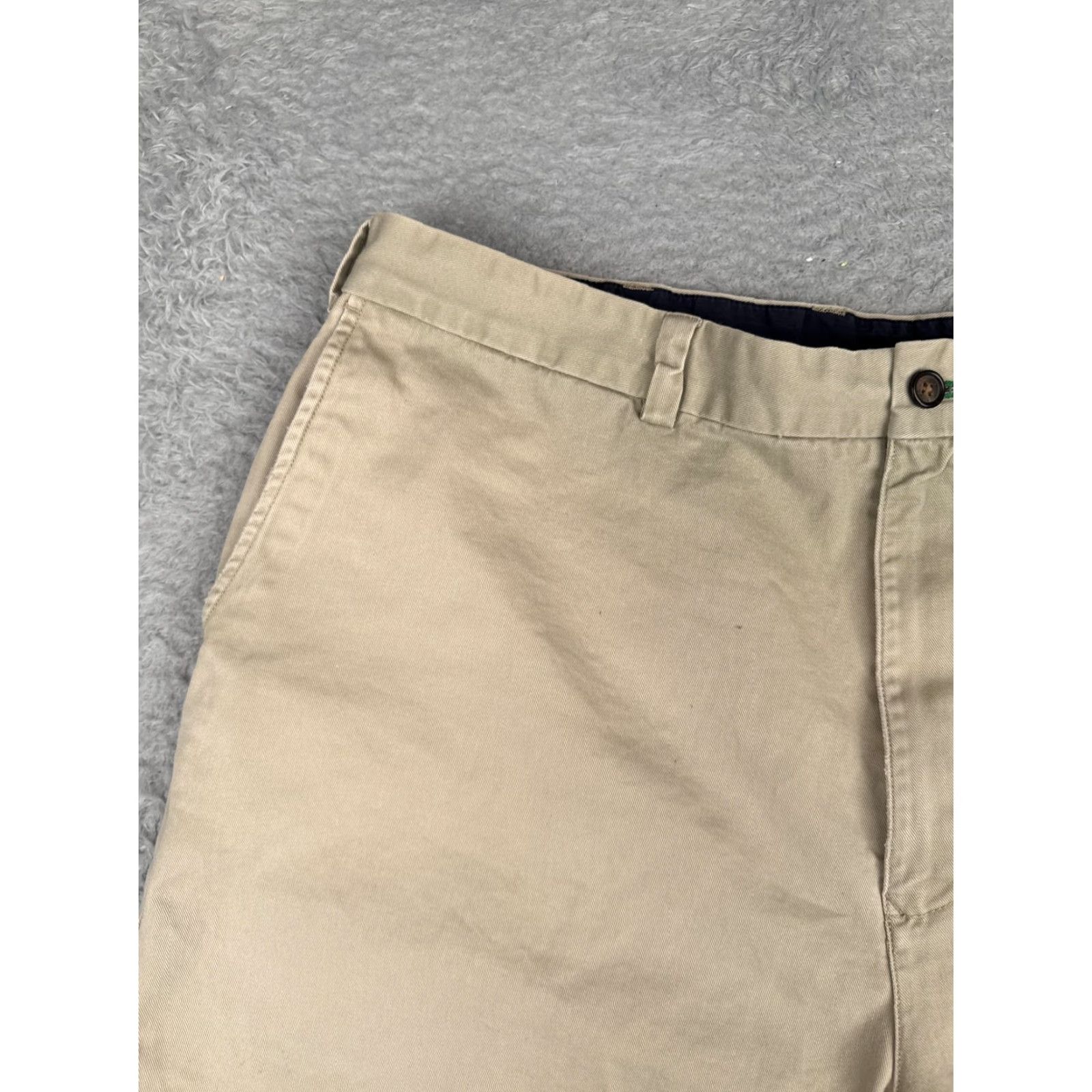 Tommy Hilfiger Tommy Hilfiger Shorts Mens 40 Beige Canvas Chino Flat Front 8 Inseam Casual Size US 40 / EU 56 - 4 Thumbnail