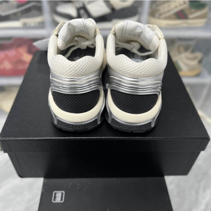 Chanel Chanel Low-Top Sneakers Size US 9 / IT 39 - 10 Thumbnail