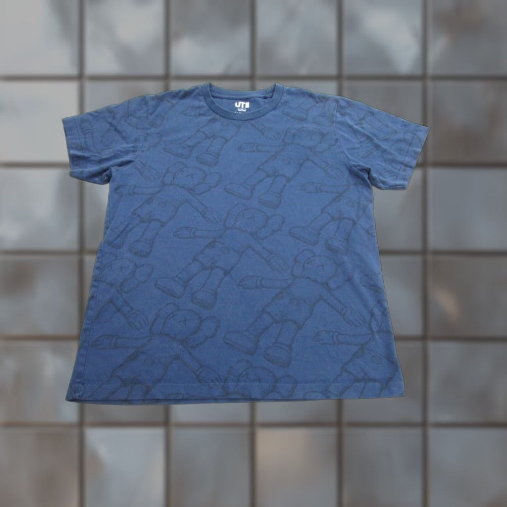 Uniqlo VINTAGE Uniqlo Kaws All Over Holiday Print T-Shirt Mens Small Companion Tee Streetwear Size US S / EU 44-46 / 1 - 1 Thumbnail