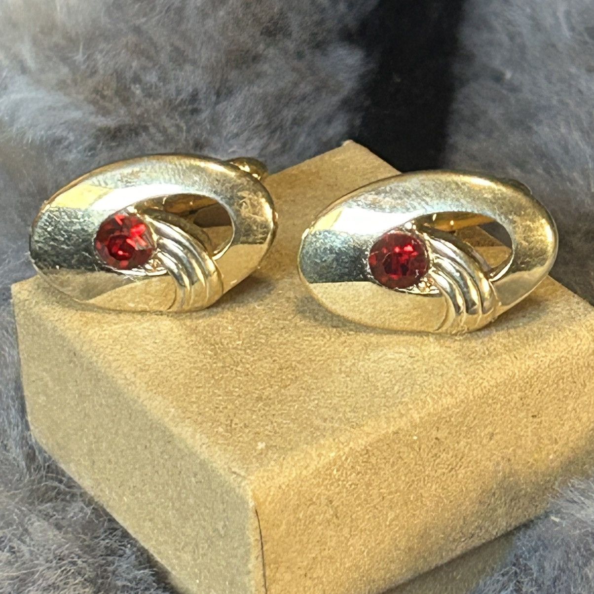Vintage Men’s Vintage Swank gold plated red glass stone cuff links Size ONE SIZE - 1 Thumbnail
