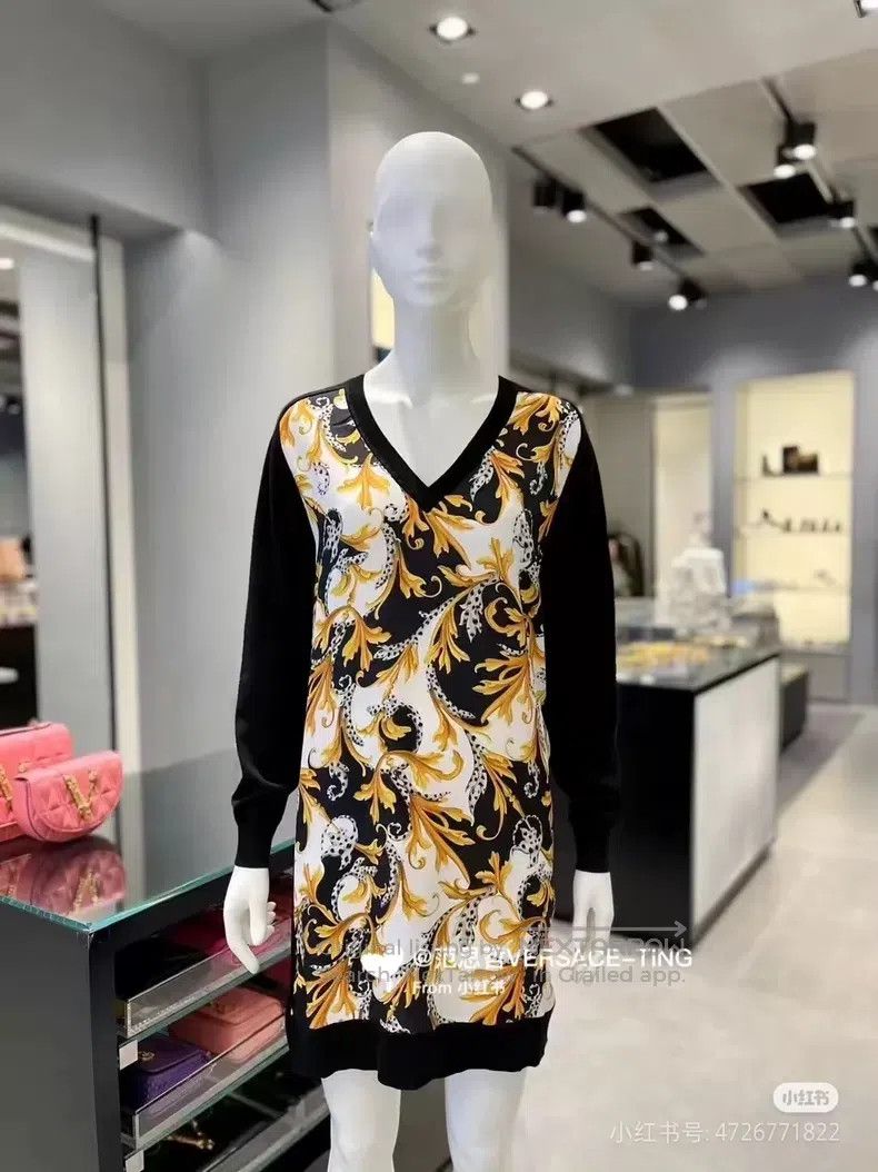 Versace Versace Classic baroque skirt Size L / US 10 / IT 46 - 8 Thumbnail