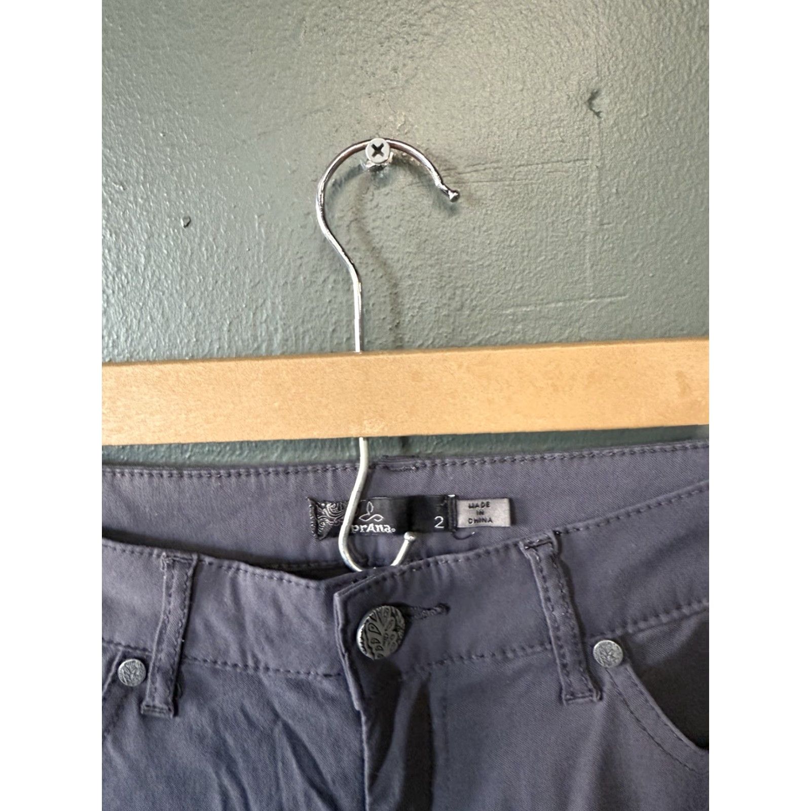 Prana VINTAGE? (No) Prana Womens Gray Cargo Pants Outdoor Hiking Size 2 Pants Women Gray Cargo 2 Inch Inseam 24 Womens Size 26" / US 2 / IT 38 - 3 Thumbnail