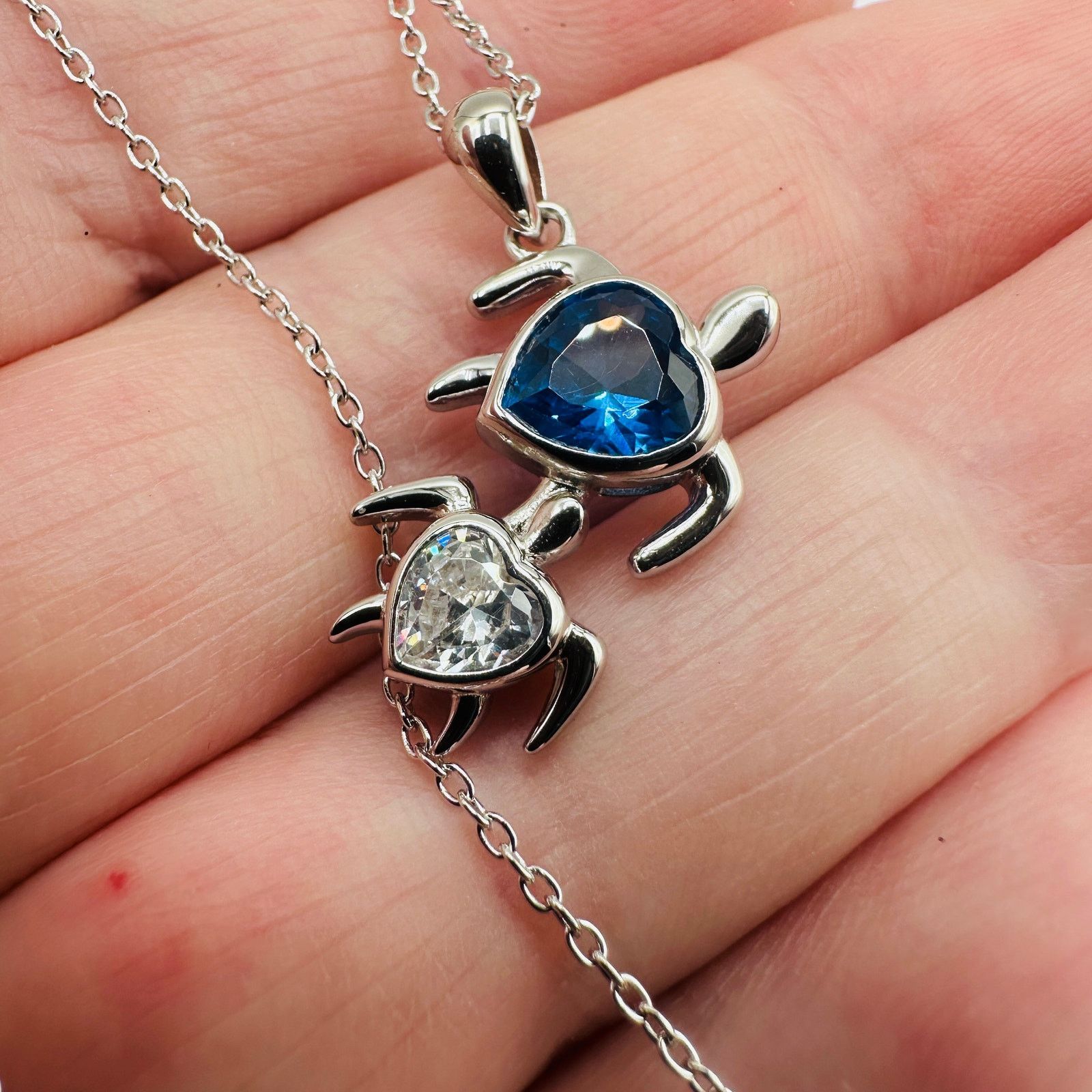 The Unbranded Brand Sterling Silver Mom and Baby Turtle CZ Heart Necklace Size ONE SIZE - 7 Thumbnail