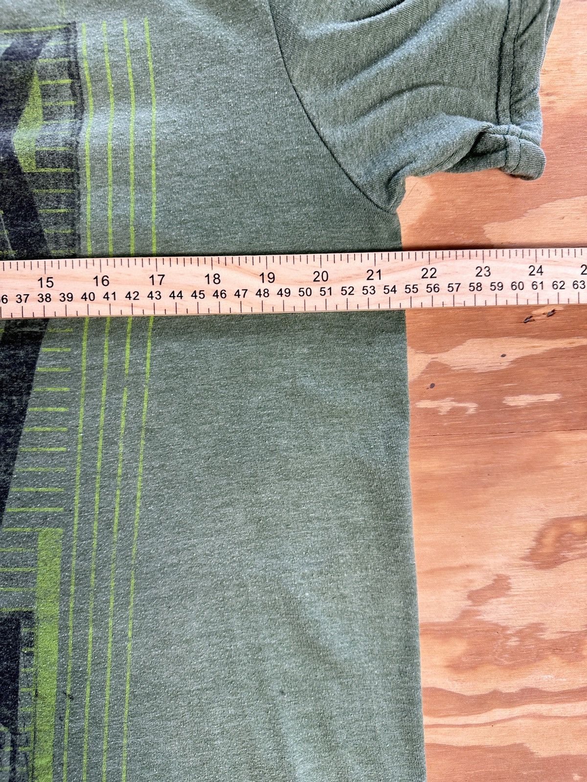 Quiksilver Green Quiksilver graphic tee with a relaxed fit Size US L / EU 52-54 / 3 - 8 Thumbnail