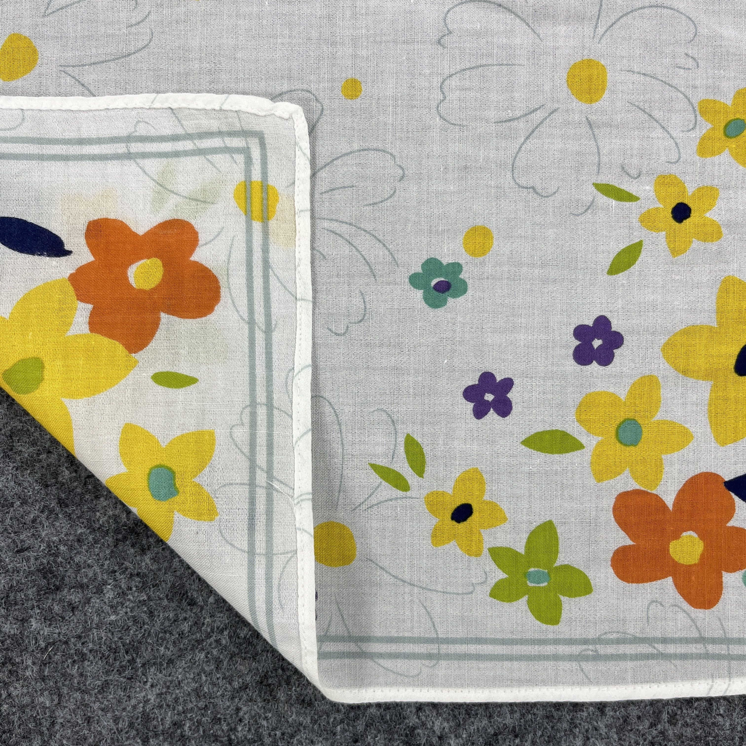 United Colors Of Benetton United Colors Of Benetton Handkerchief / Neckerchief B1122 Size ONE SIZE - 4 Thumbnail