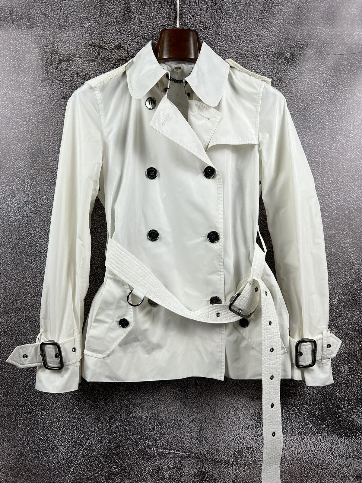 Burberry × Designer Burberry London women’s short Trench Coat double breasted Size XS / US 0-2 / IT 36-38 - 1 Thumbnail