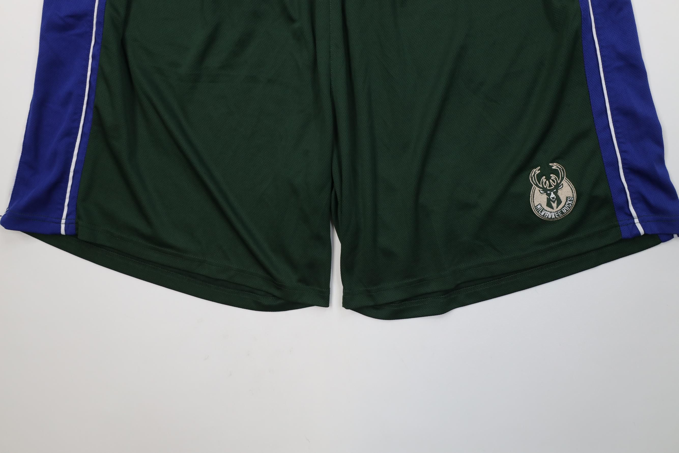 Majestic Vintage Majestic Above Knee Milwaukee Bucks Shorts Size US 42 / EU 58 - 4 Thumbnail
