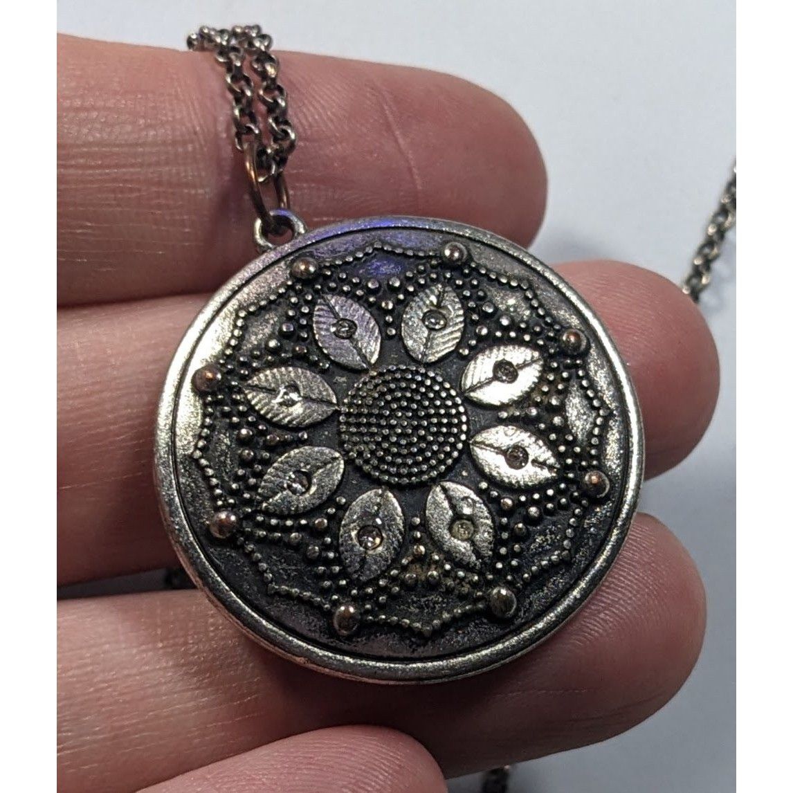American Eagle Outfitters Bohemian Vintage Y2K AEO Floral Engraved Silver Tone Pendant Size ONE SIZE - 6 Thumbnail