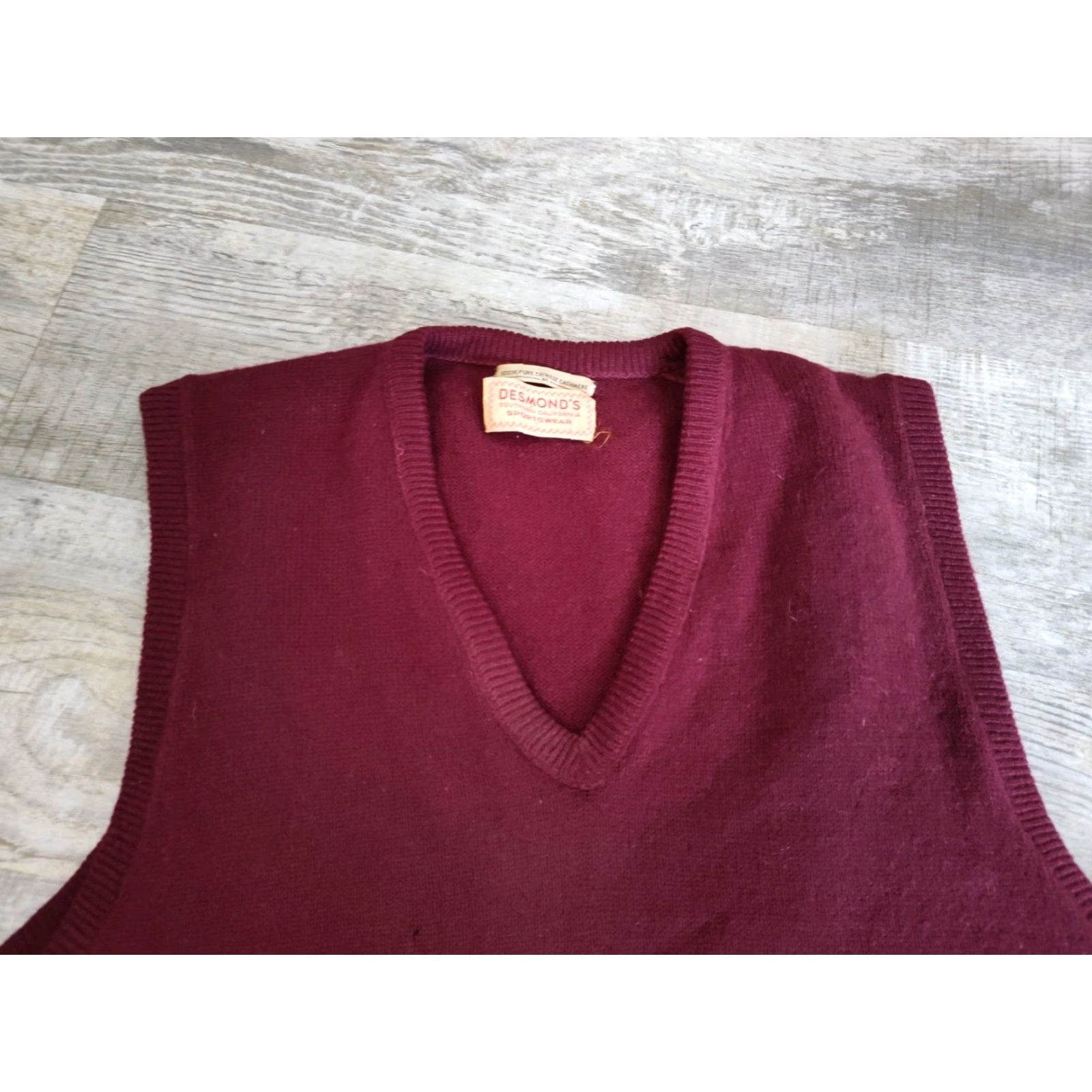 Vintage Vintage Desmond's 1960s Cashmere V-Neck Sweater Vest Mens Medium Burgundy All Seasons Size US M / EU 48-50 / 2 - 5 Thumbnail