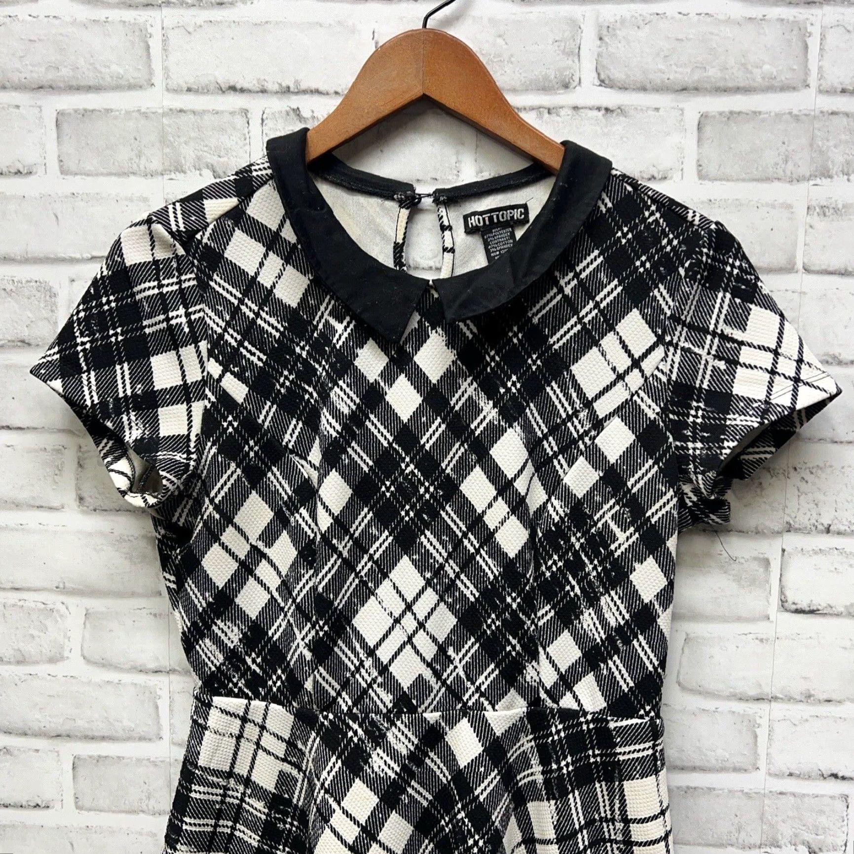 Hot Topic VINTAGE Hot Topic Plaid Dress Womens Medium Black Knee Length Size M / US 6-8 / IT 42-44 - 2 Thumbnail