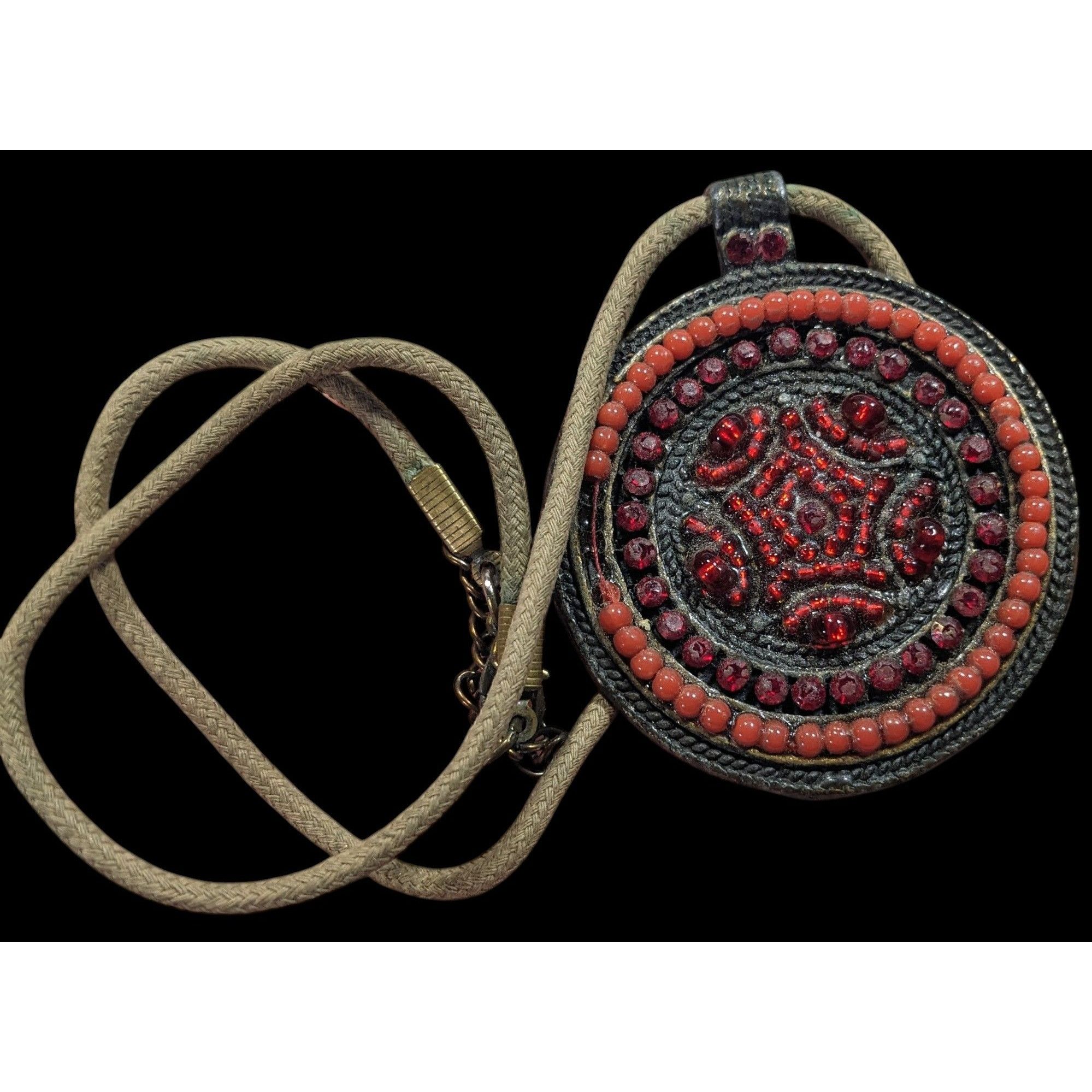 Other Vintage Red Beaded Brass Medallion Pendant Necklace Size ONE SIZE - 3 Thumbnail