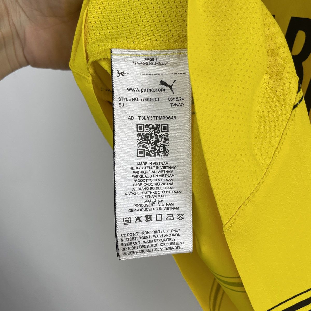 Puma Borussia Dortmund Sabitzer Authentic Home Jersey 2024/2025 Size US M / EU 48-50 / 2 - 12 Thumbnail