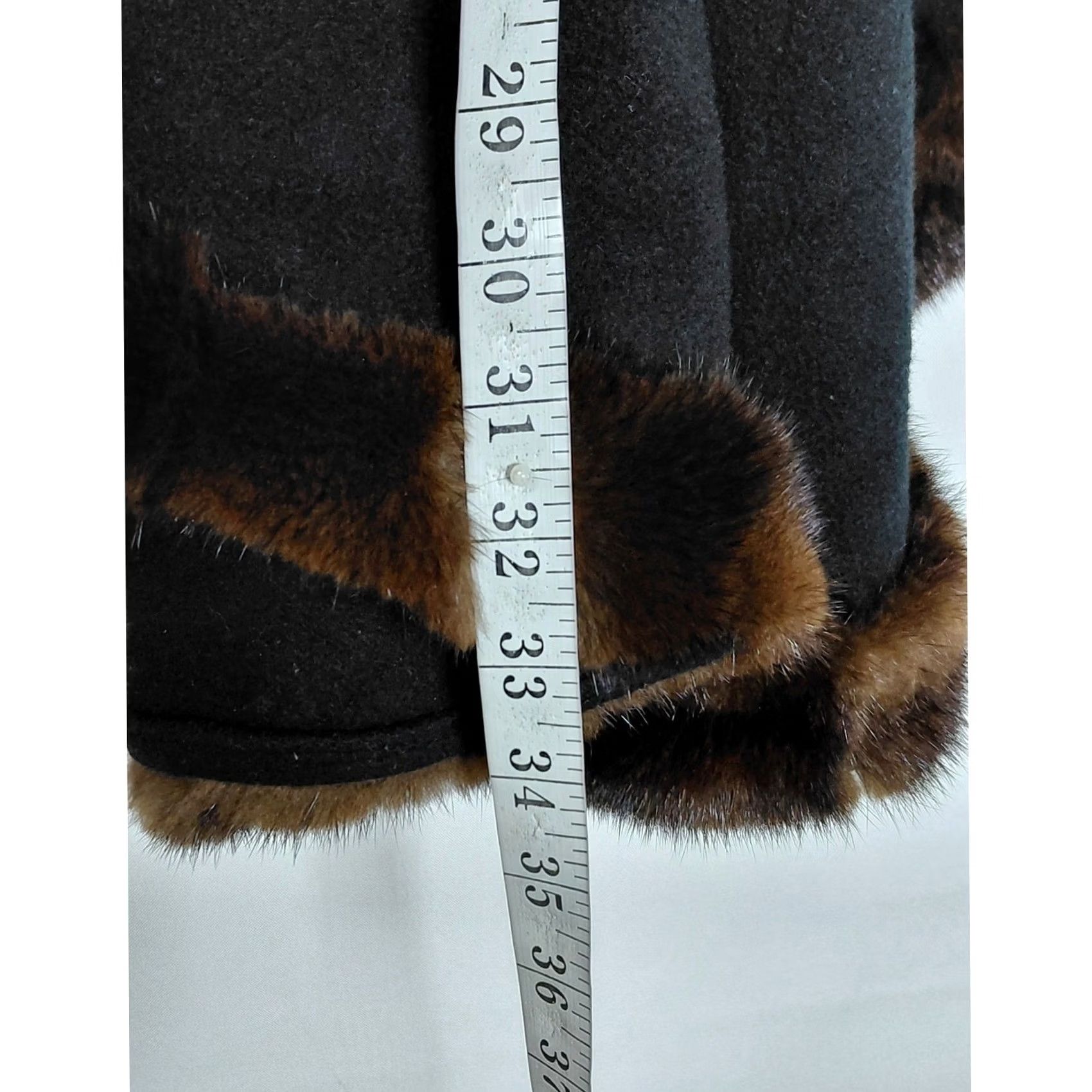Vintage Regal Gray Cashmere Cape with Fur Trim Solid One Size - Fall & Winter Size ONE SIZE - 5 Thumbnail