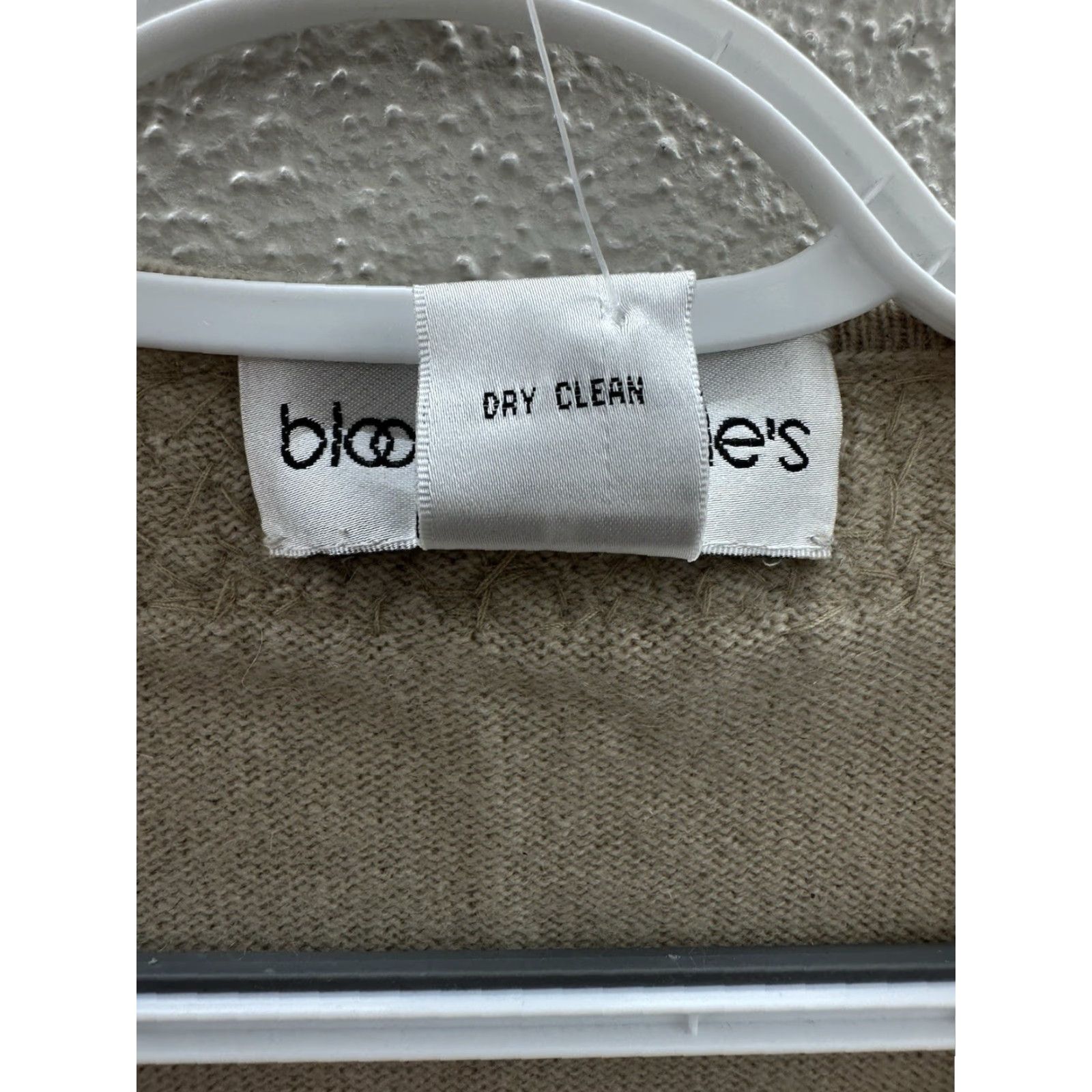 Bloomingdale's Bloomingdale's Womens Cardigan M Ivory Cashmere Embellished NWT Knit Crew Neck Beaded Rhinestone Buttons 90s Classic Preppy All Seasons Regular Womens Size M / US 6-8 / IT 42-44 - 5 Thumbnail