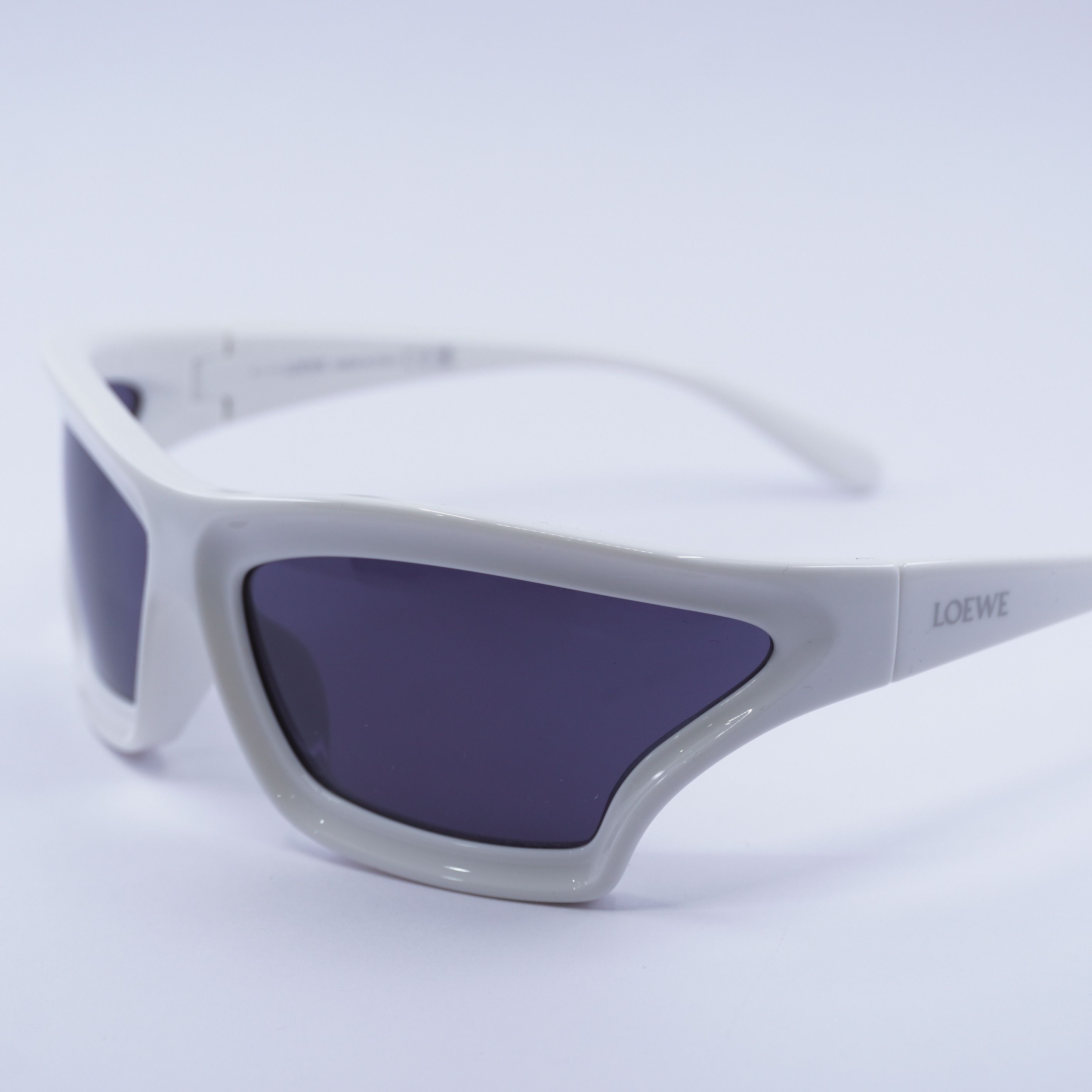 Loewe Loewe LW40143U 25A Sunglasses Ivory Geometric Frame Size ONE SIZE - 10 Thumbnail