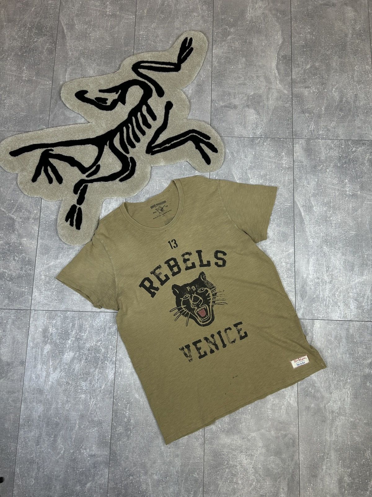 True Religion × Vintage Mens Vintage True Religion distributed T-shirt y2k rare OG Size US L / EU 52-54 / 3 - 16 Thumbnail