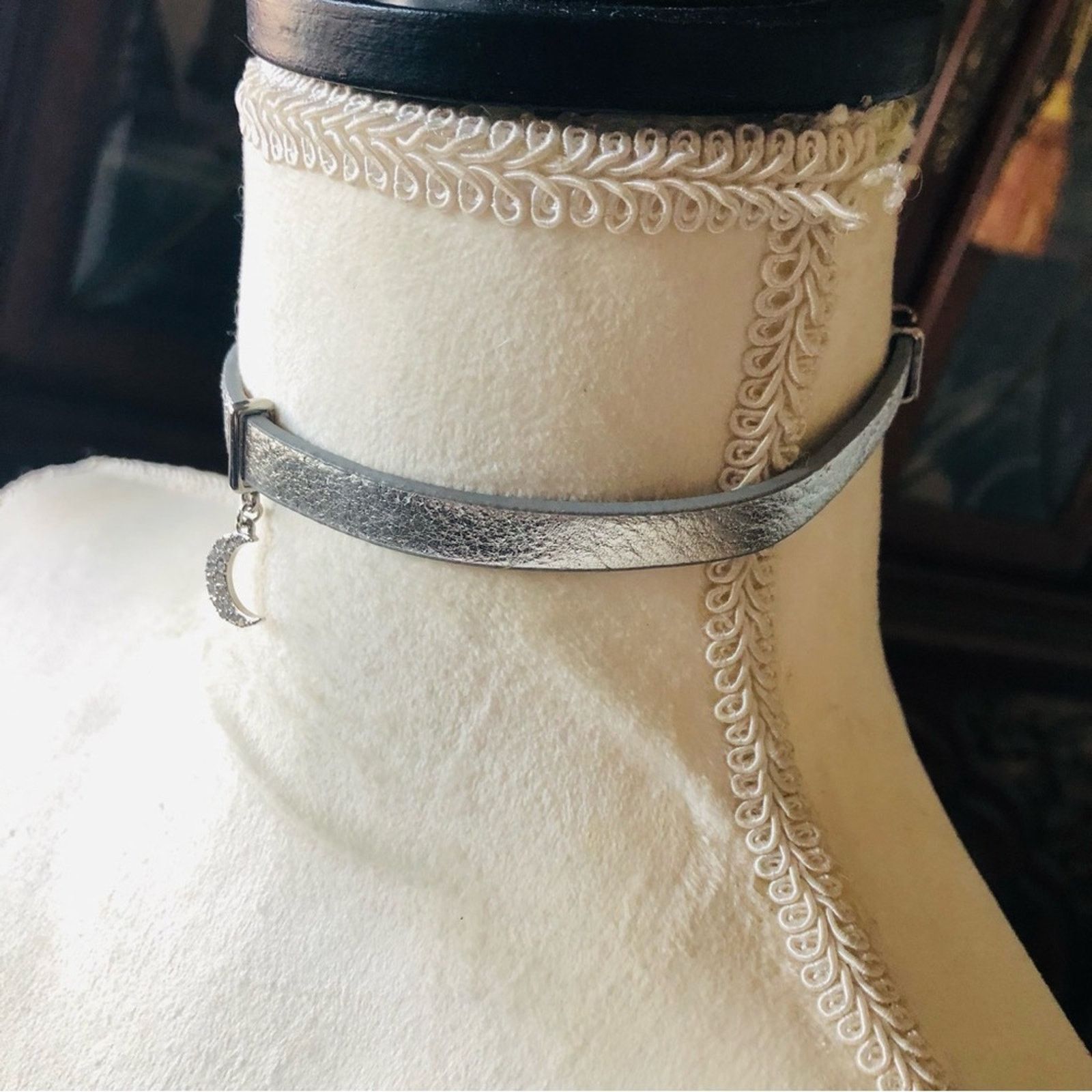 Jewelry Jessica Simpson silver leather sparkle moon choker necklace Size ONE SIZE - 4 Thumbnail
