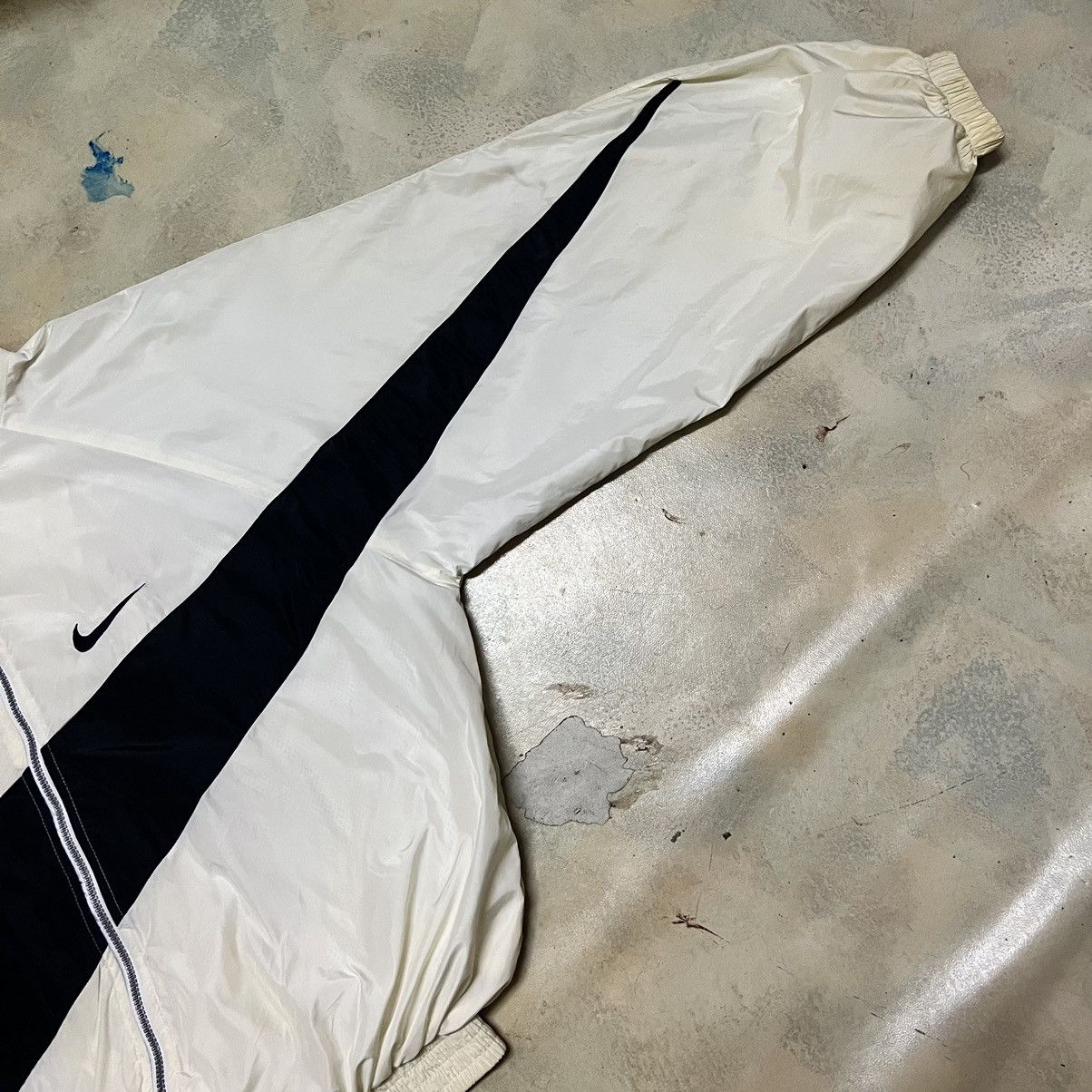 Nike Vintage Nike Big Swoosh Zipper Jacket Size US L / EU 52-54 / 3 - 3 Thumbnail