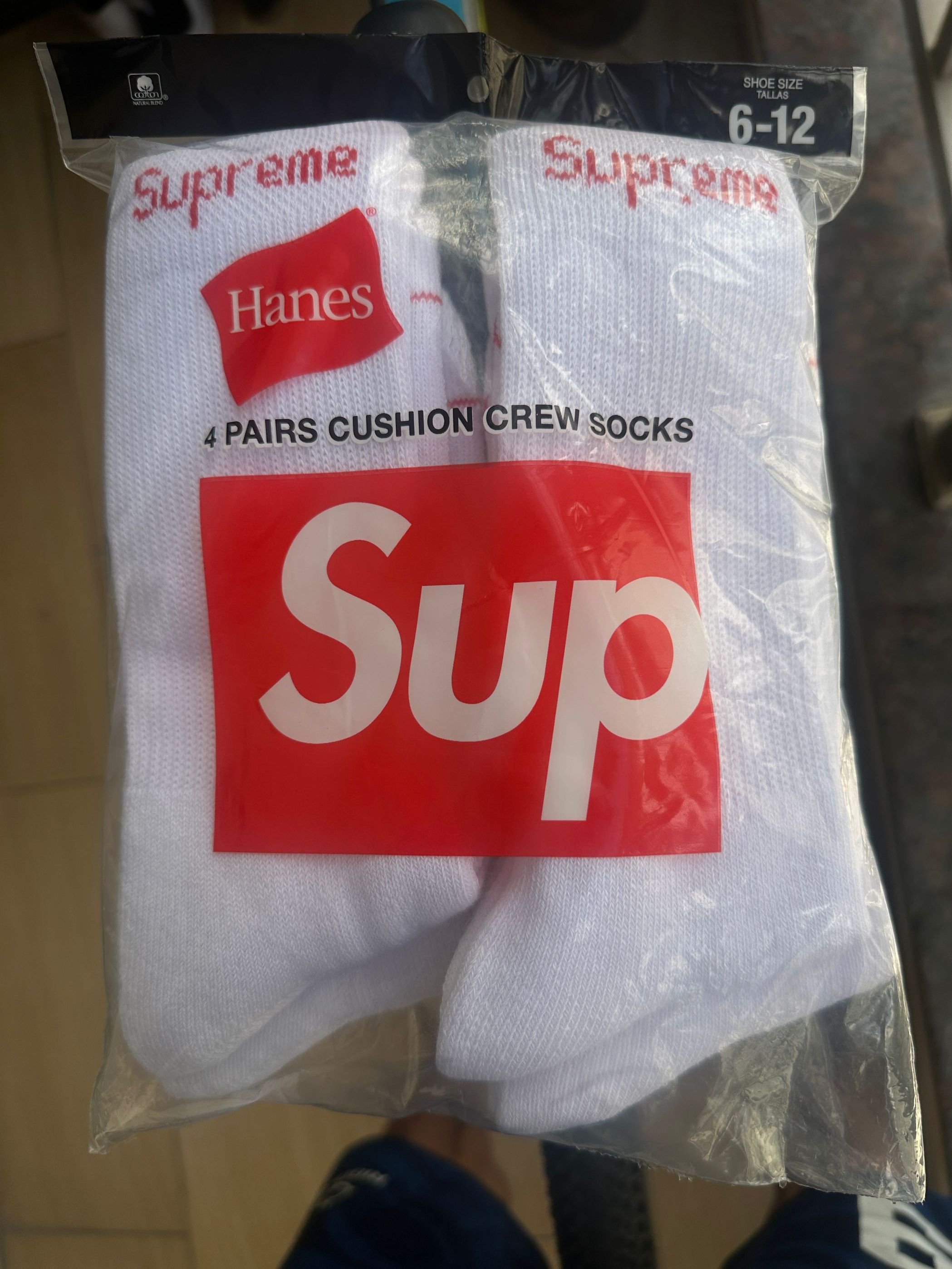 Supreme hanes crew socks 4pairs supreme Size ONE SIZE - 1 Thumbnail