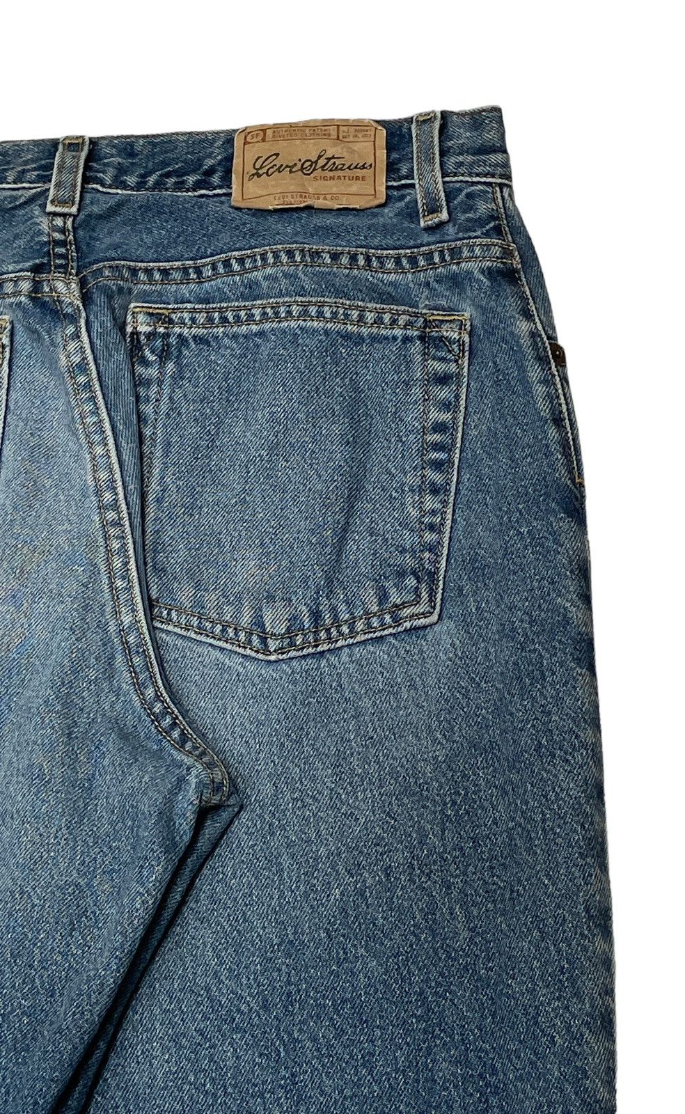 Designer × Levi's × Vintage Vintage Brand Levi’s Signature Jeans 2000s Size US 31 - 9 Thumbnail