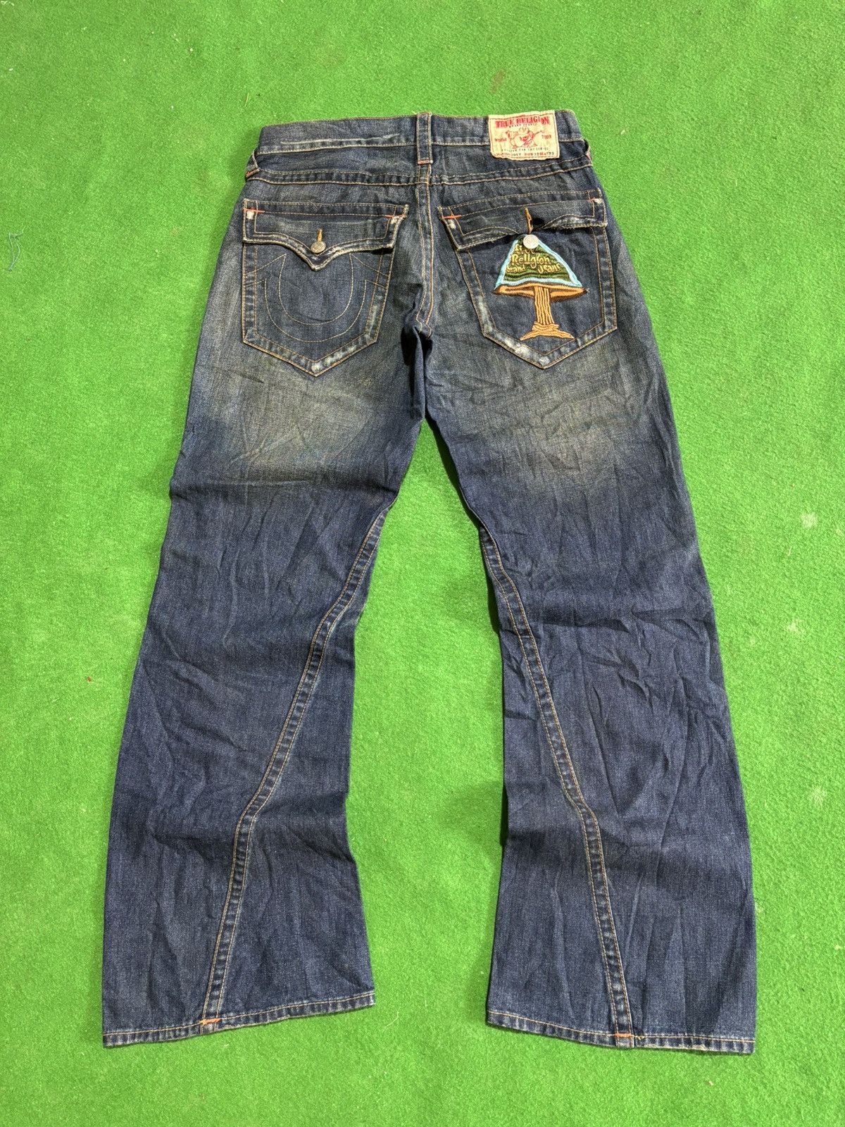 True Religion True Religion Joey (Mushroom back pocket) Flared Jeans 🍄‍🟫 Size US 33 - 2 Thumbnail
