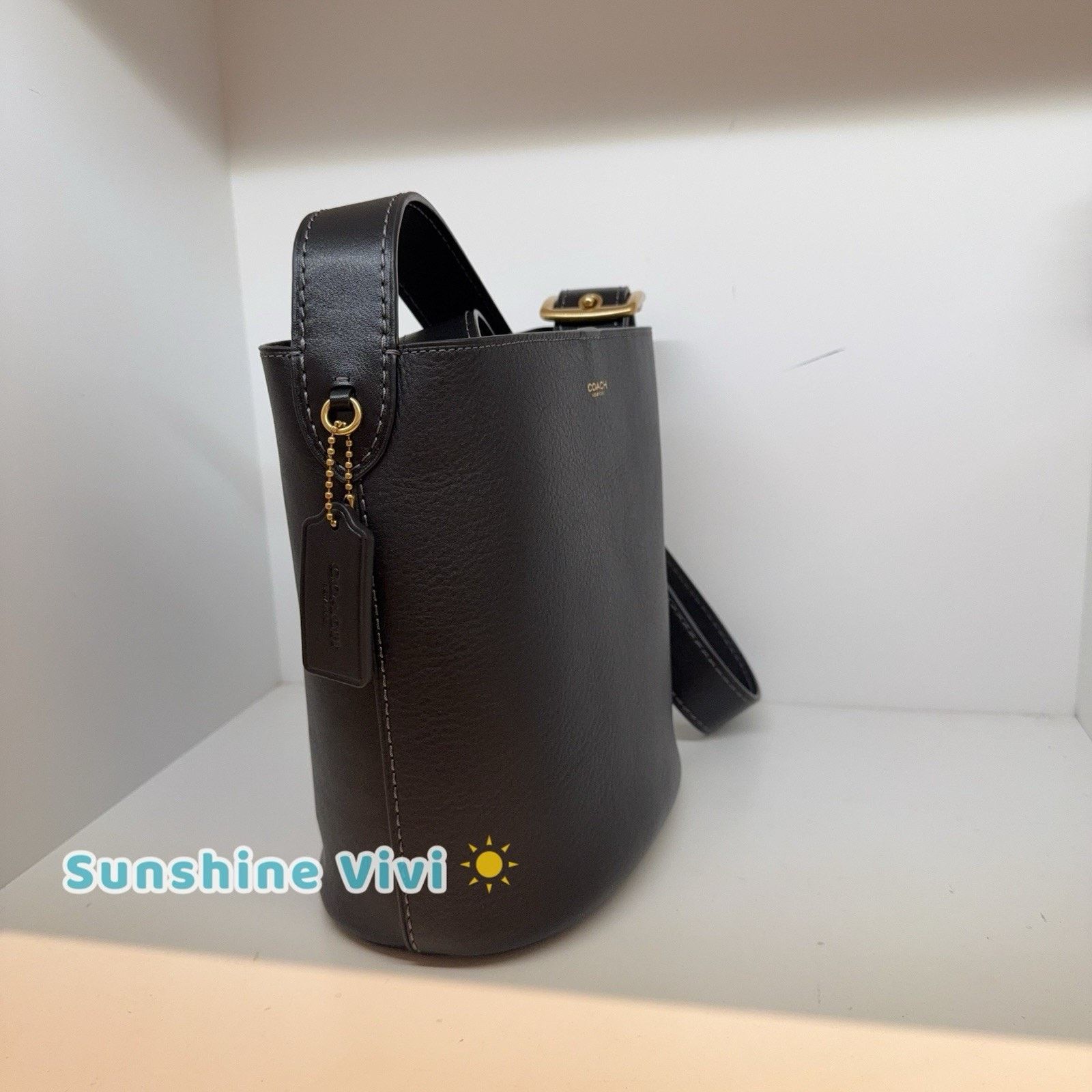 Coach NWT Coach Bleecker Bucket Bag 21 leather CCX07 Brass /Black Size ONE SIZE - 2 Thumbnail