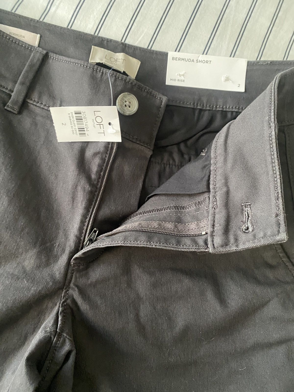Loft Loft Mid Rise NWT Bermuda Shorts Women's 2 Dark Gray Size 26" / US 2 / IT 38 - 14 Thumbnail