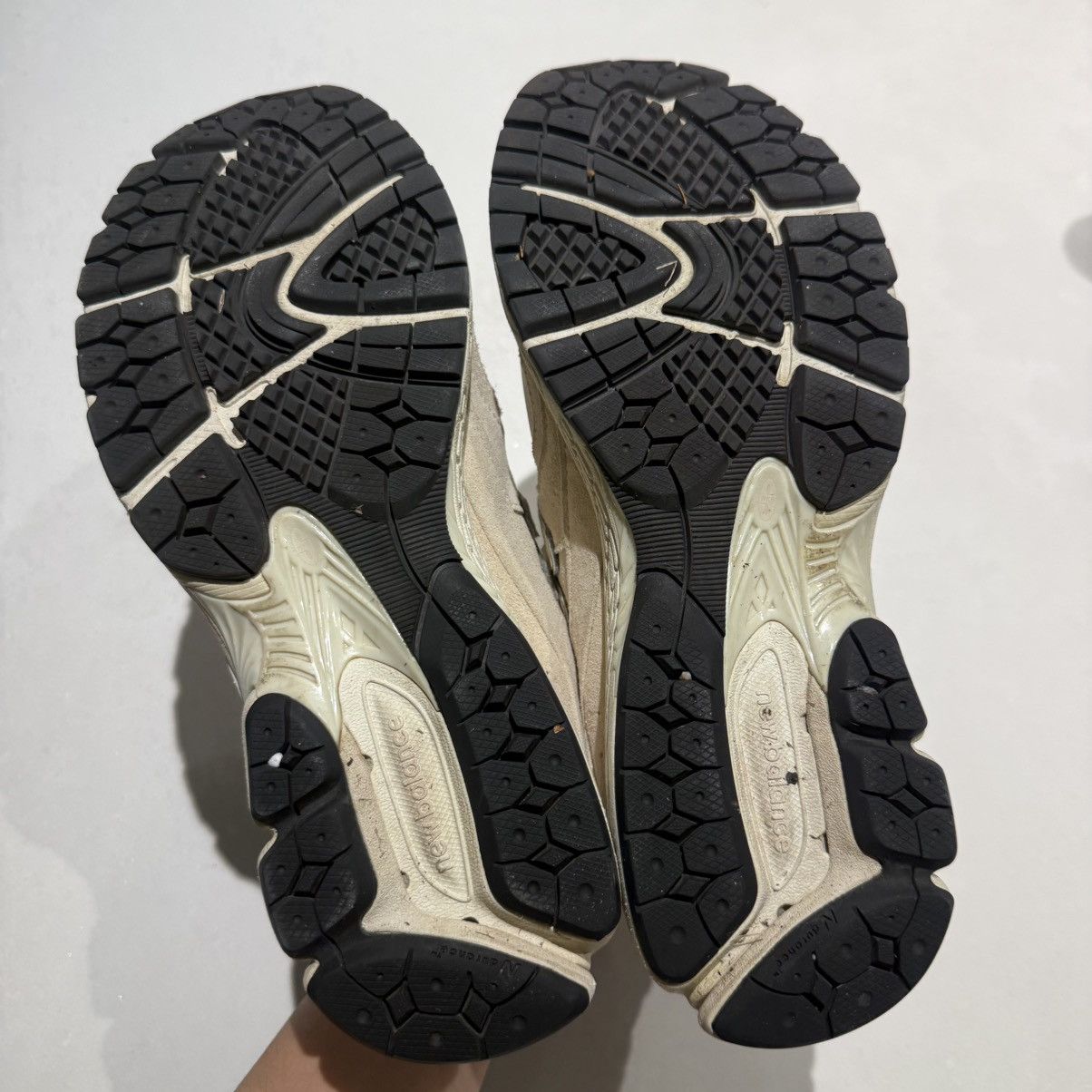New Balance New Balance 2002R Bone Size US 8.5 / EU 41-42 - 6 Thumbnail