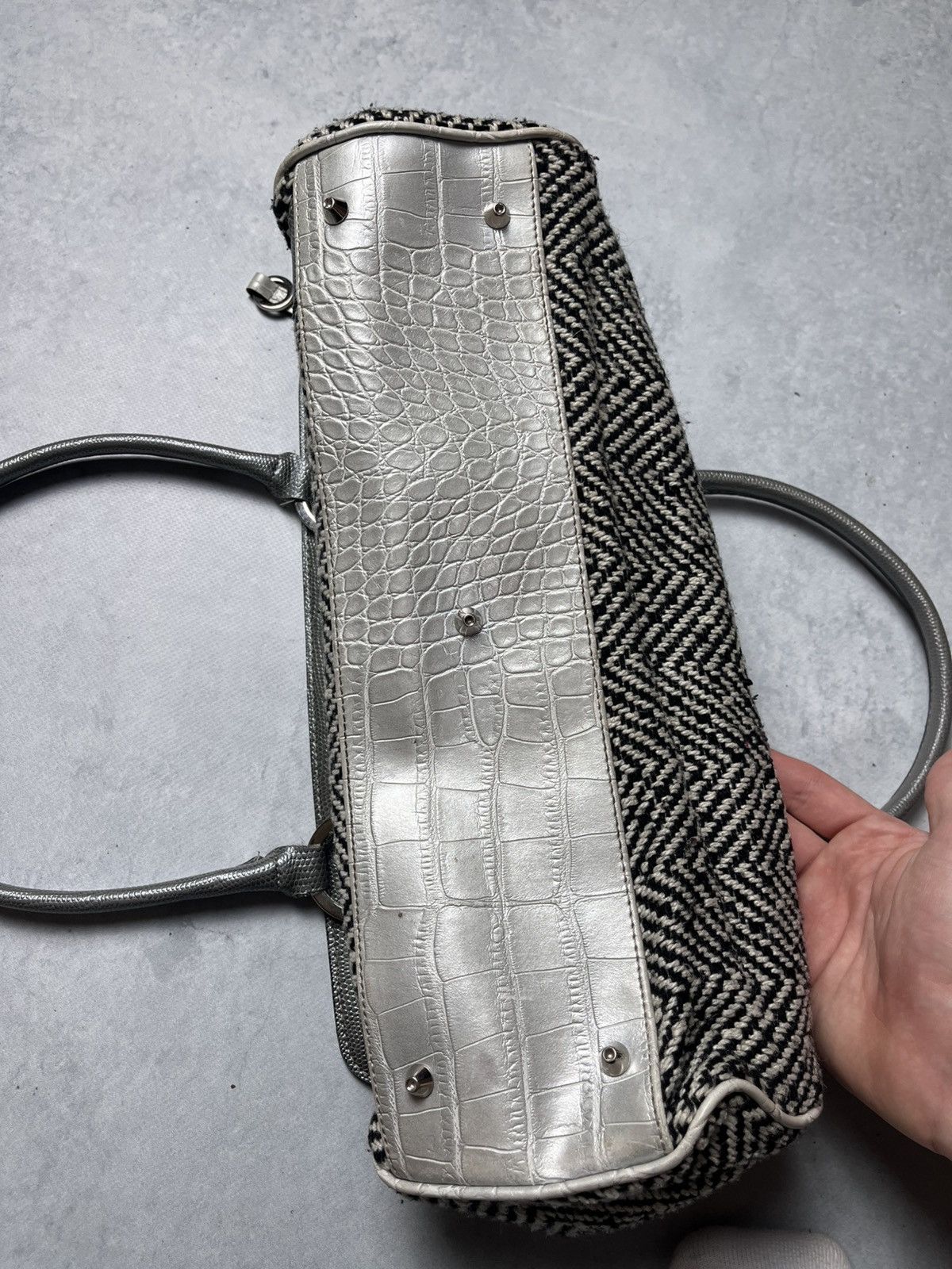 Guess RARE GUESS VINTAGE Y2K STYLE HERRIGBONE PATTERN SILVER BAG Size ONE SIZE - 4 Thumbnail